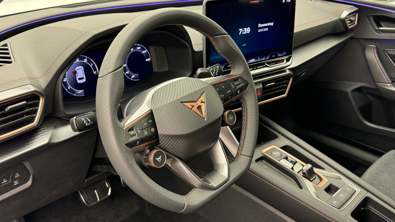 CUPRA LEON ST 2.0 TSI VZ Black Edition-image-6