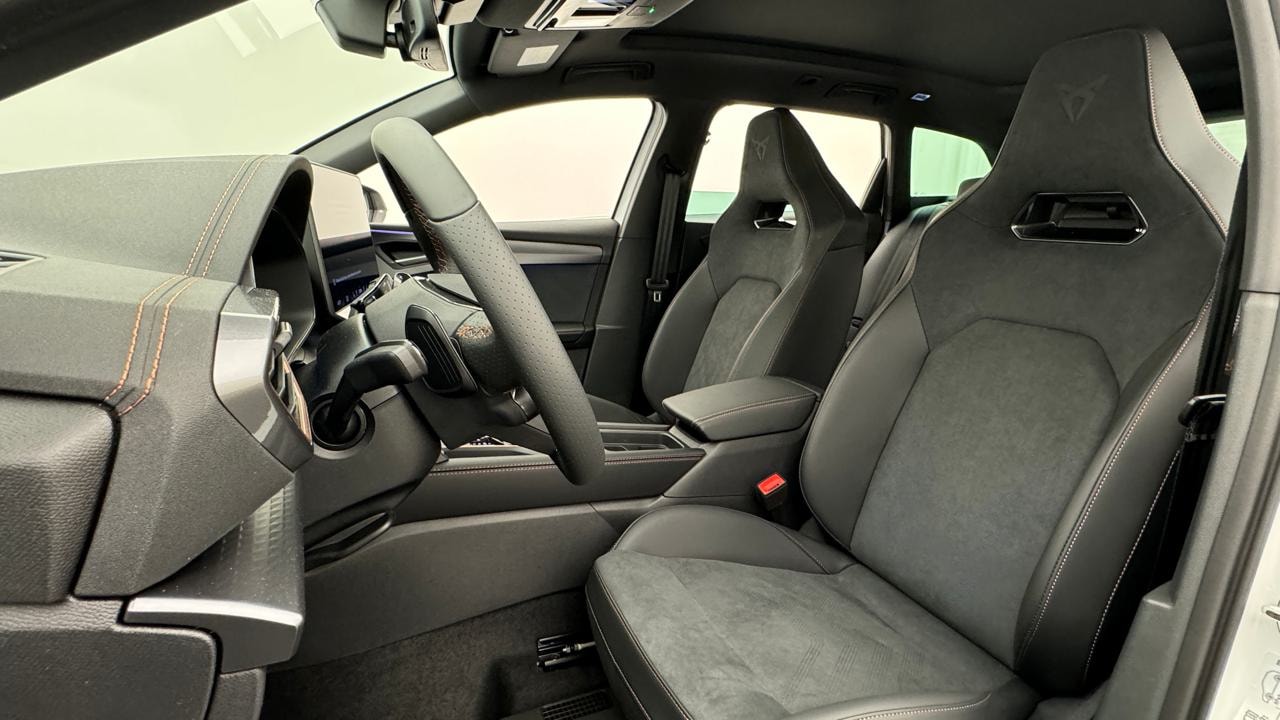 CUPRA LEON ST 2.0 TSI VZ Black Edition-image-4