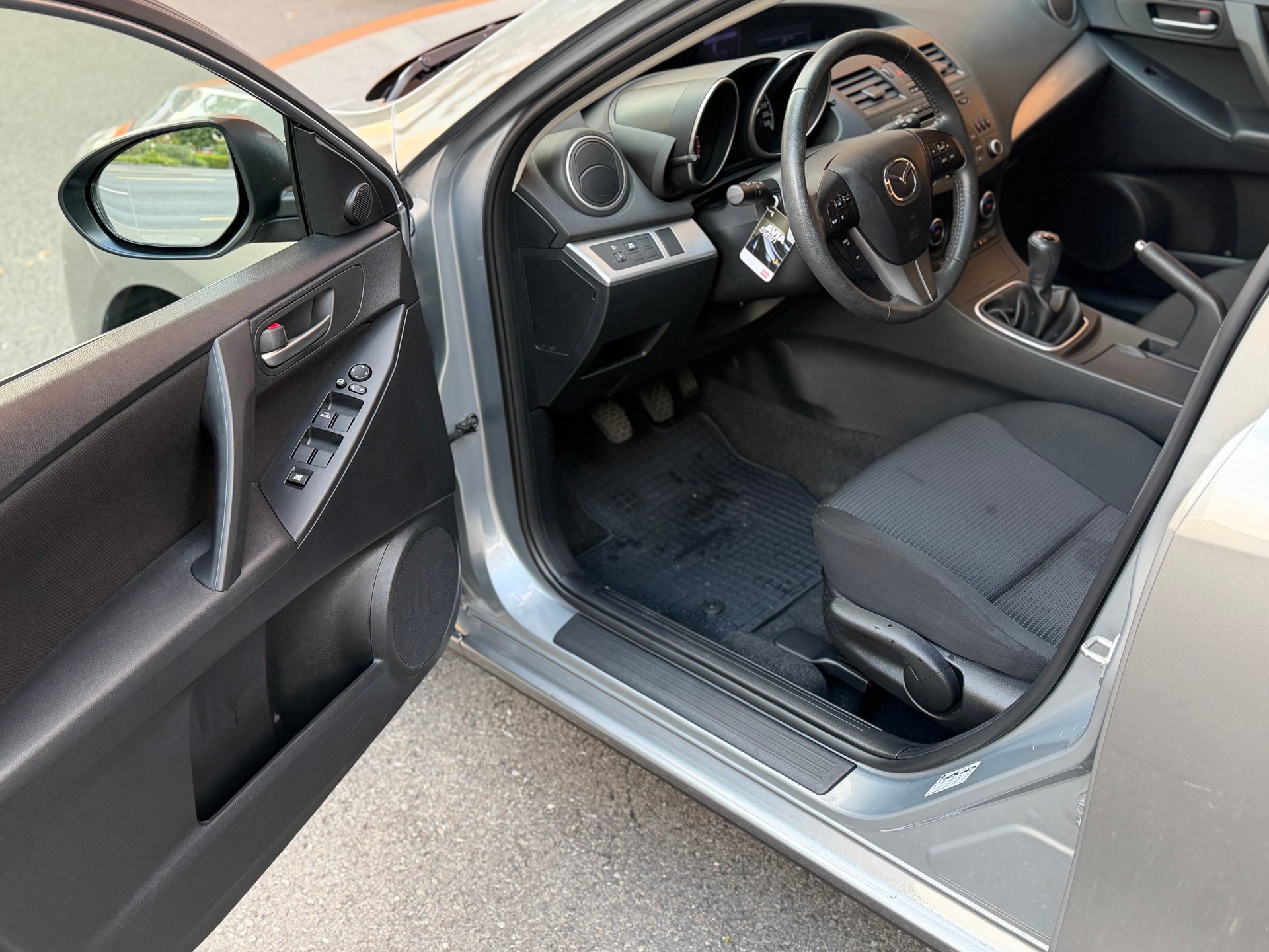 MAZDA 1.6 Exclusive-image-3