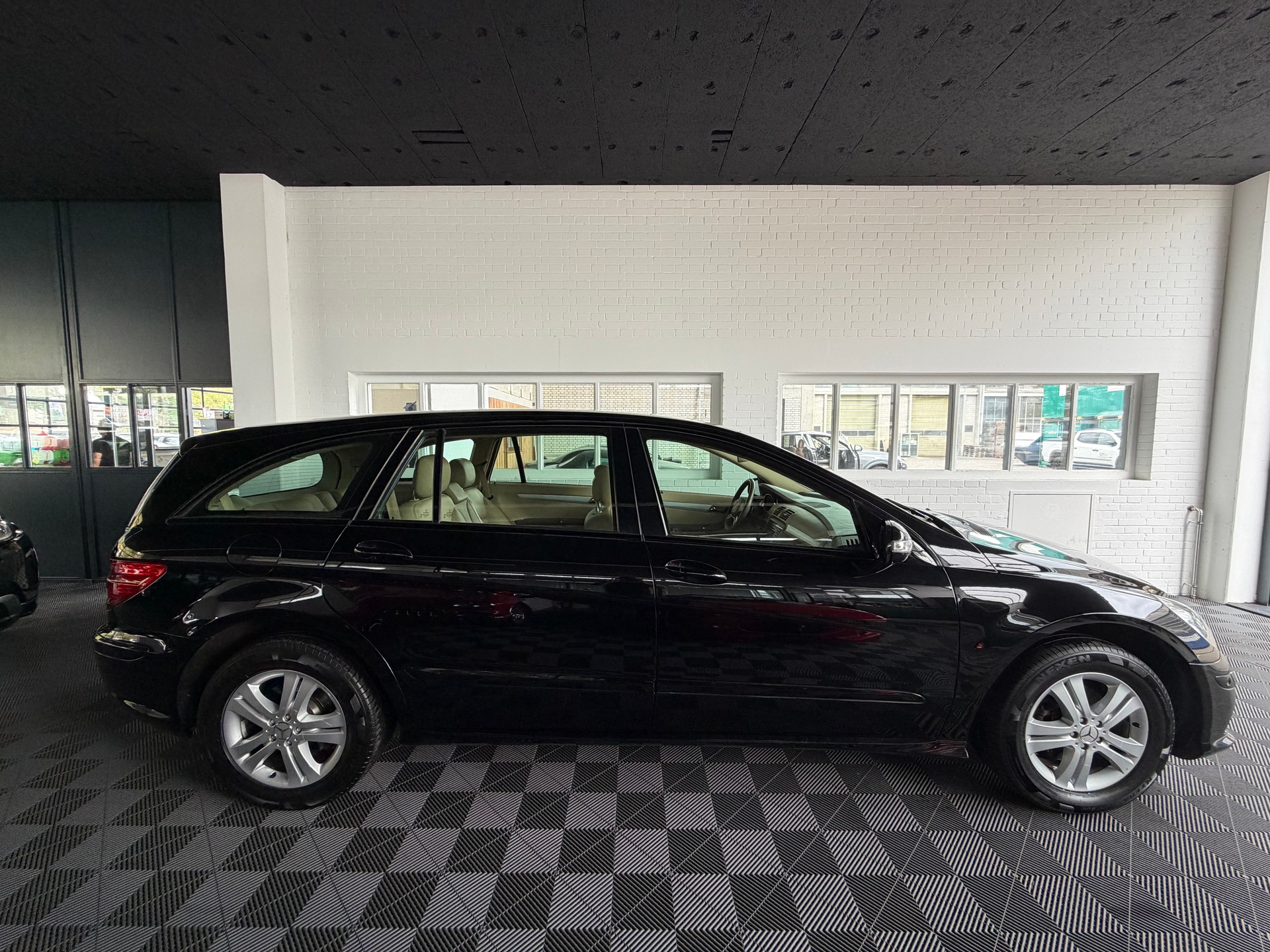 MERCEDES-BENZ R 300 (280) L 7G-Tronic-image-1