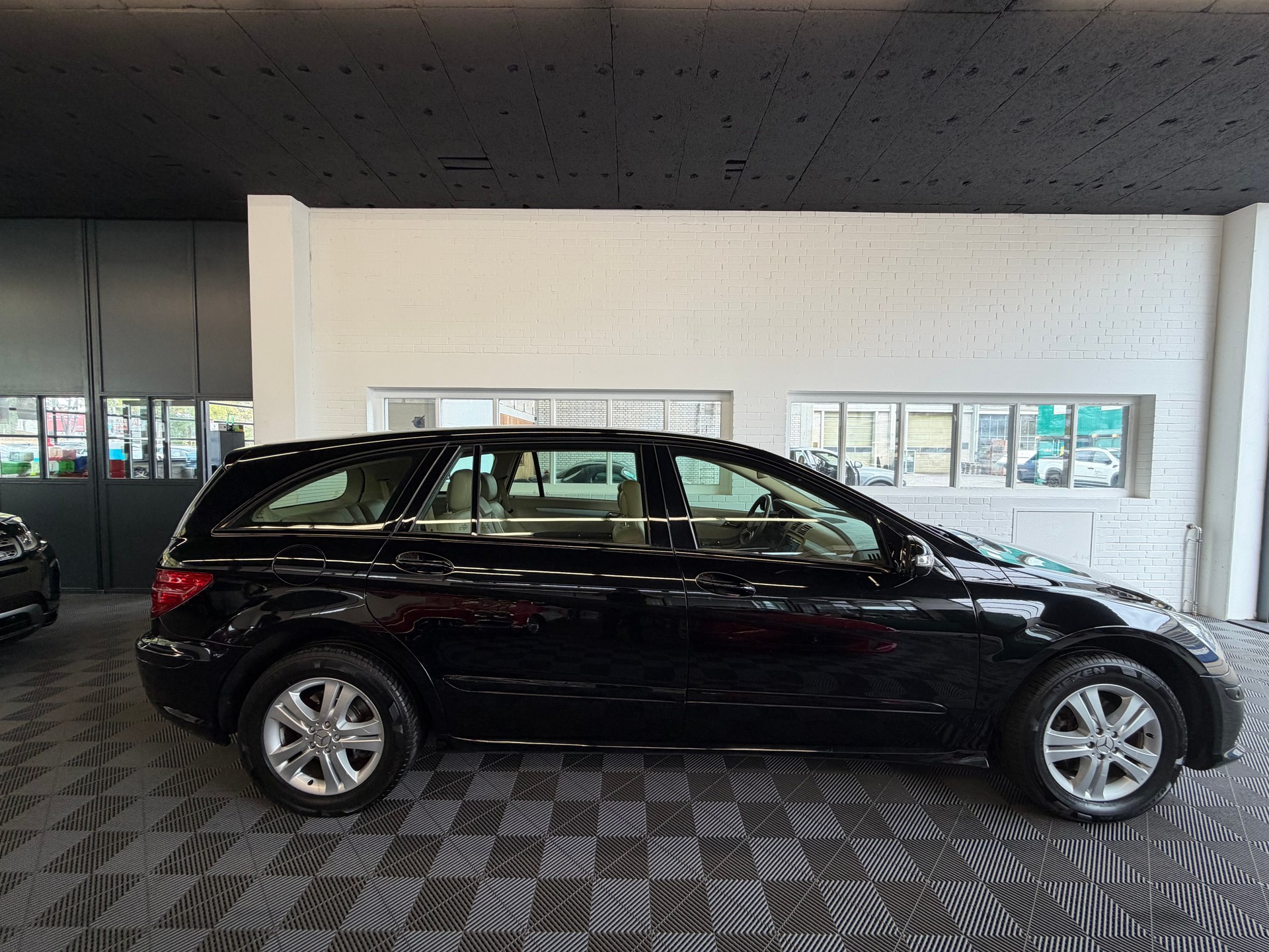 MERCEDES-BENZ R 300 (280) L 7G-Tronic-image-2