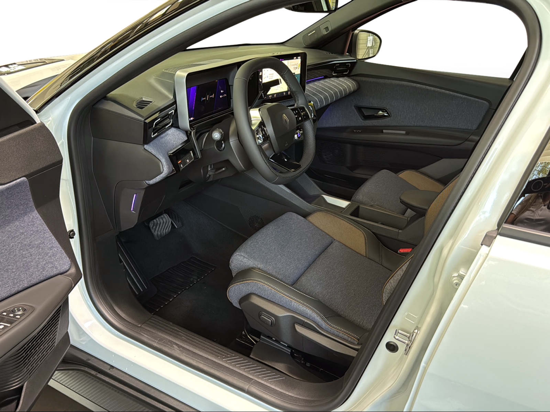 RENAULT R5 E-Tech Comfort Range techno-image-9