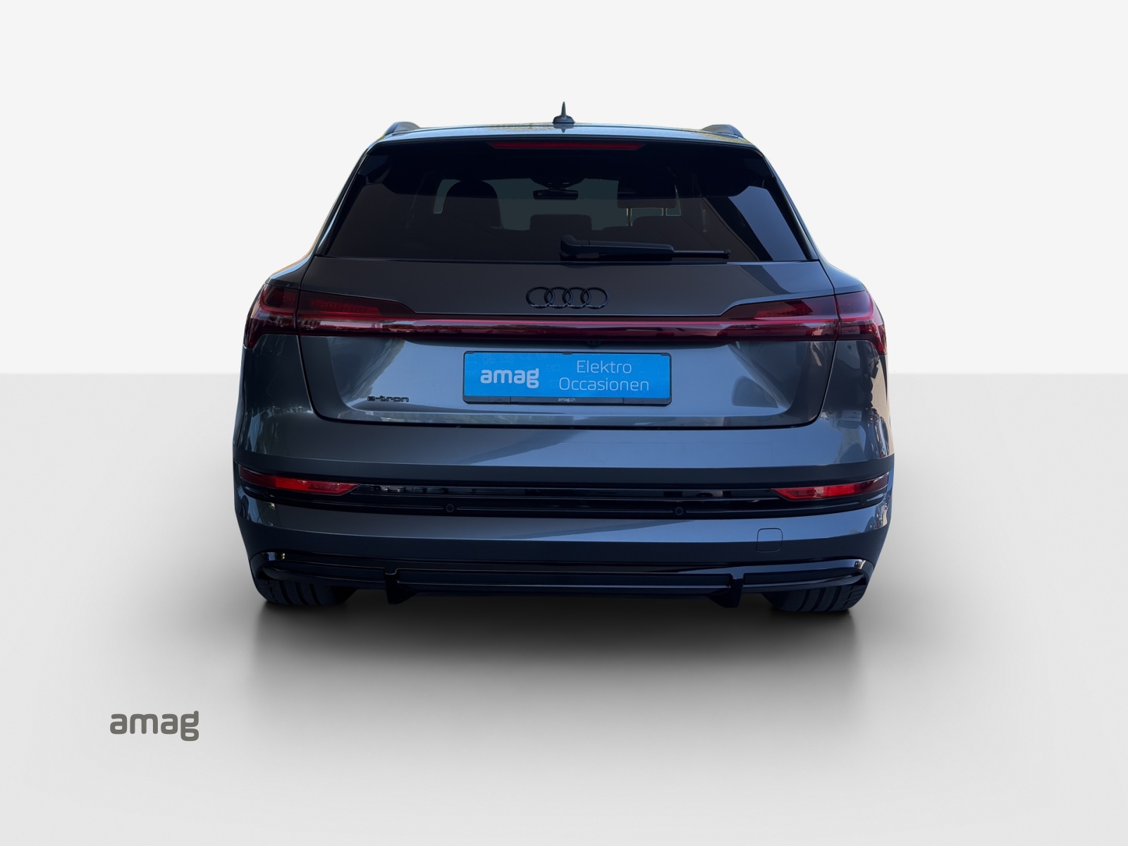 AUDI e-tron 55 S Line Black Edition quattro-image-4