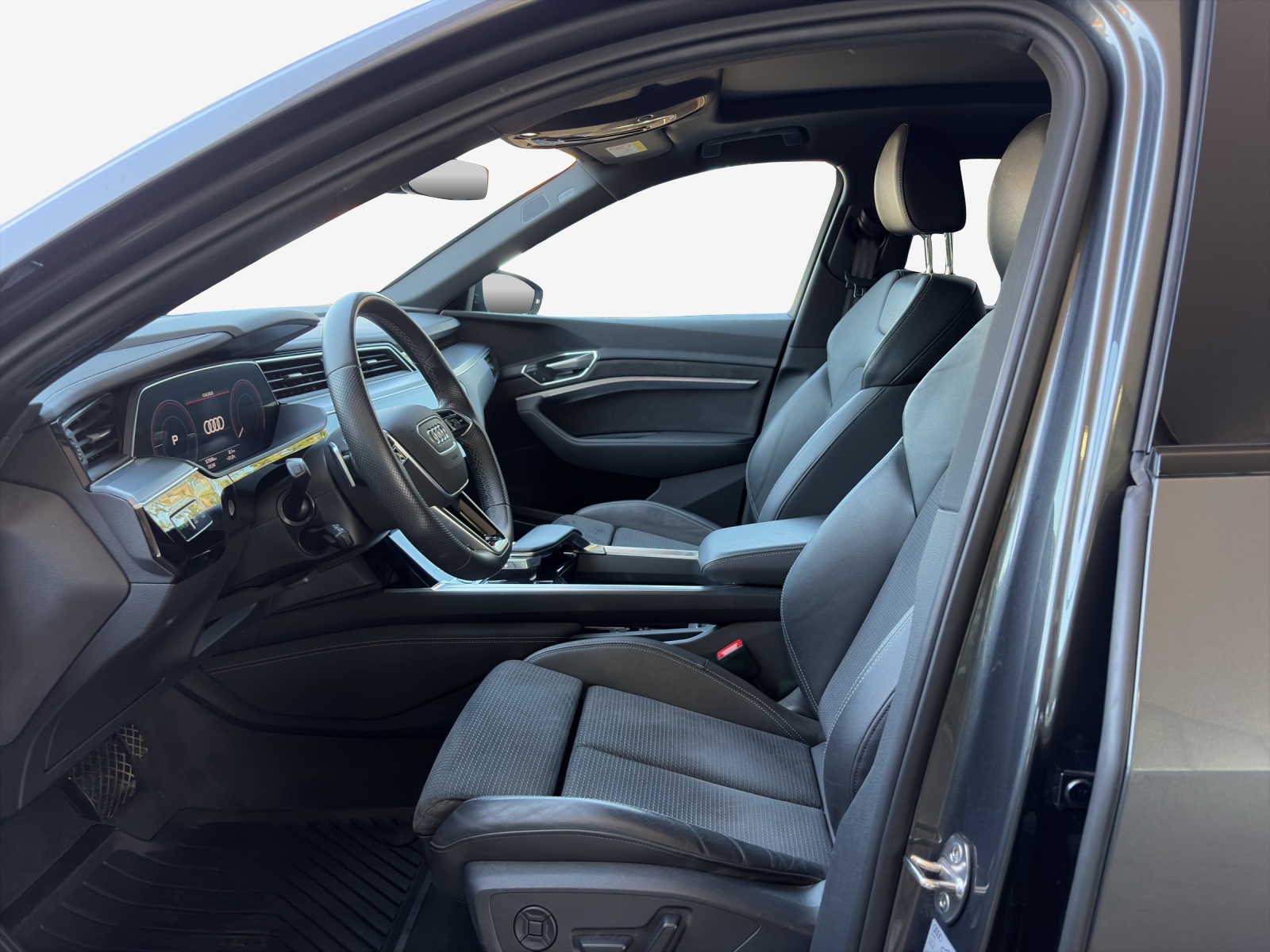 AUDI e-tron 55 S Line Black Edition quattro-image-8
