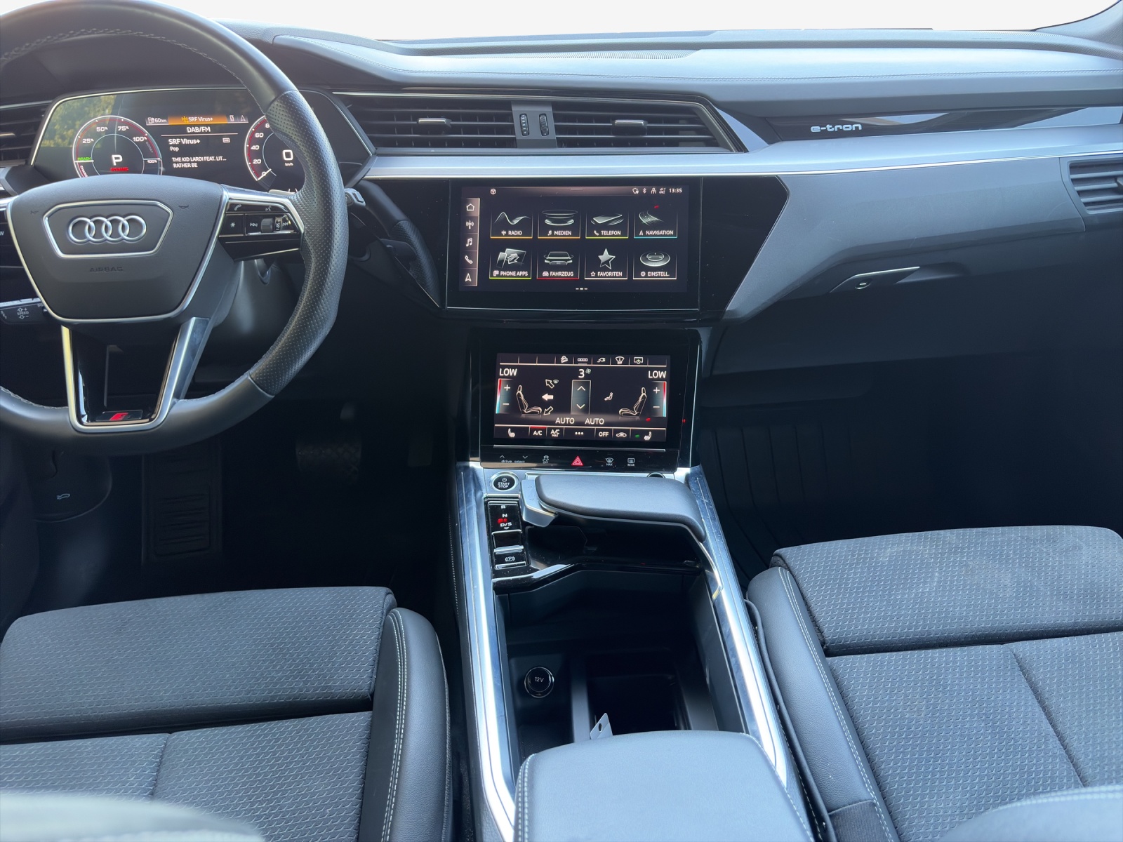 AUDI e-tron 55 S Line Black Edition quattro-image-11