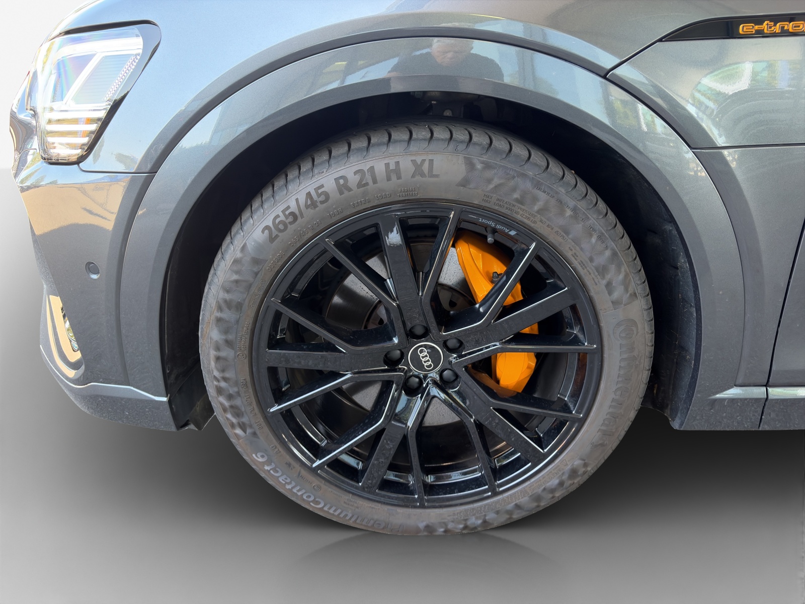 AUDI e-tron 55 S Line Black Edition quattro-image-14