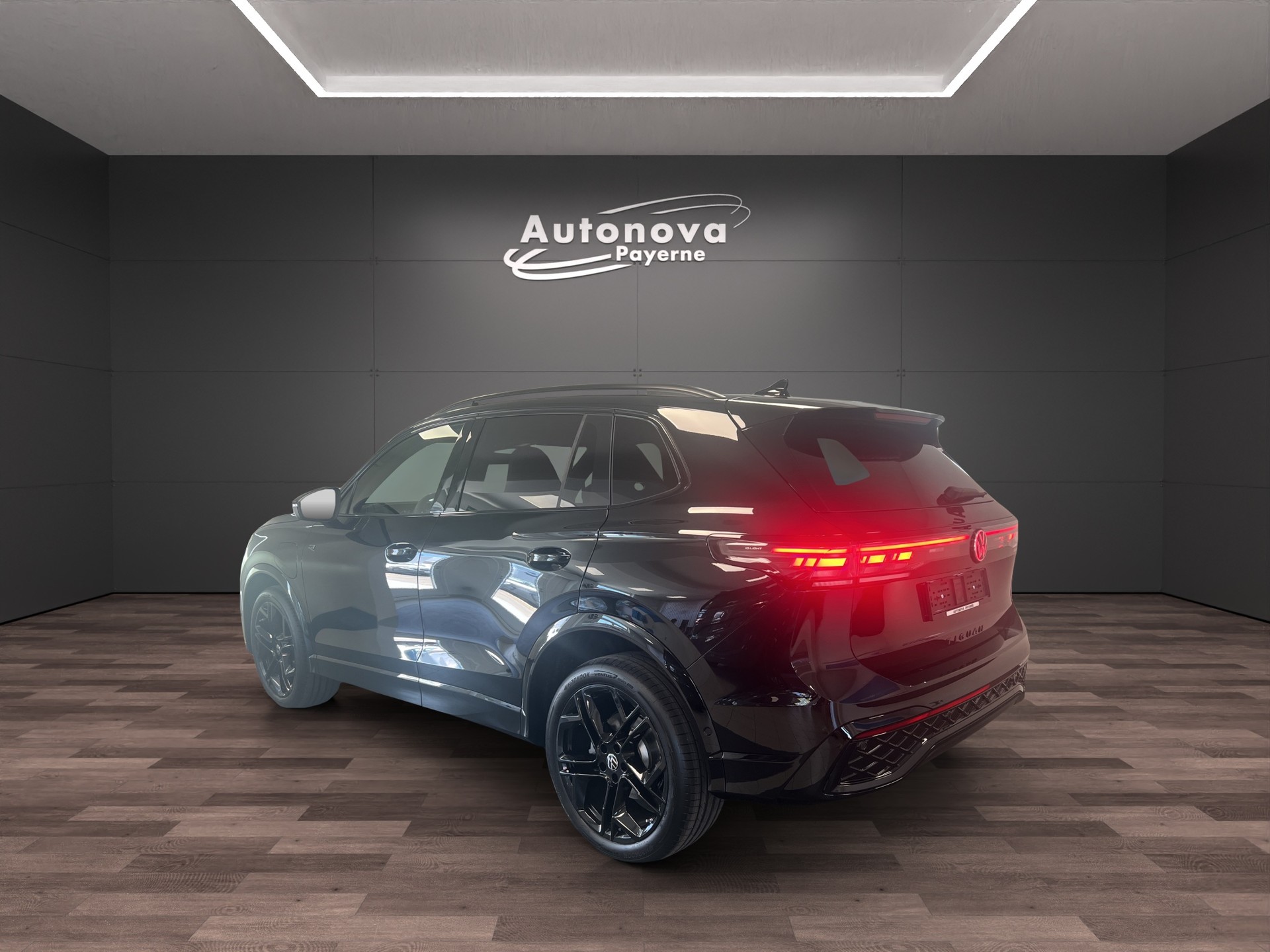 VW Tiguan 1.5 TSI evo2 eHybrid R-Line DSG-image-2