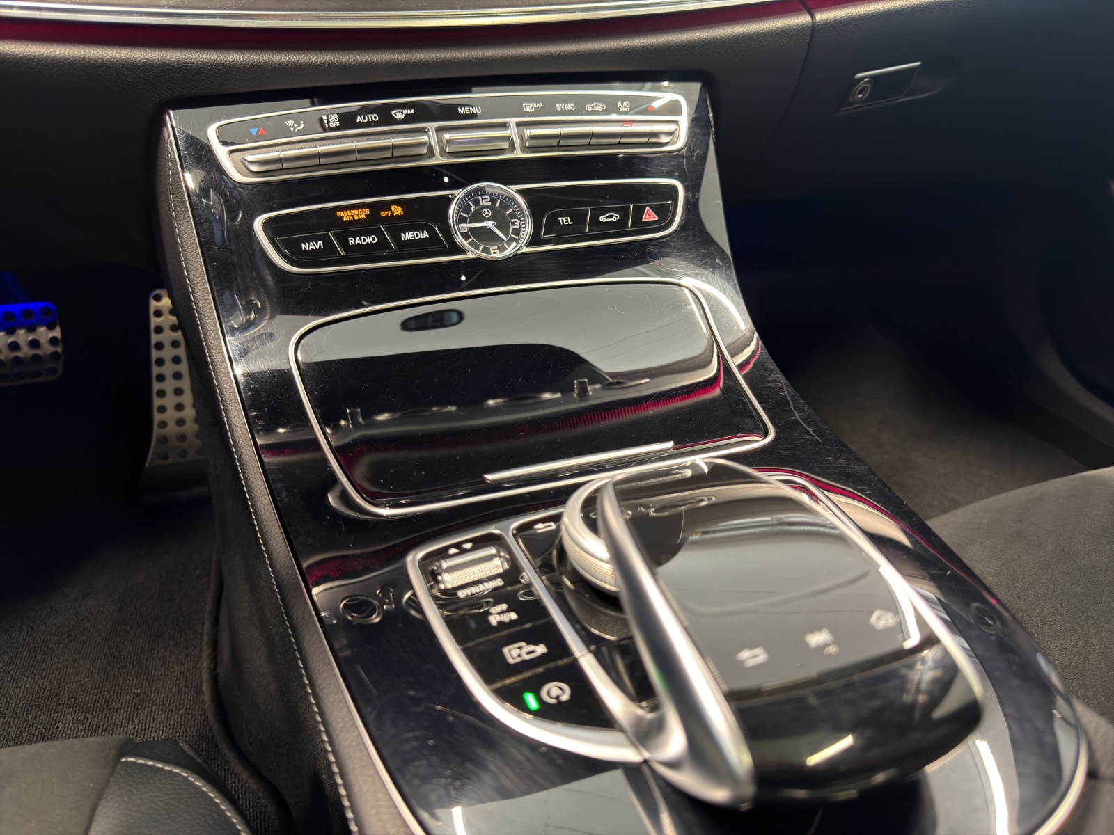 MERCEDES-BENZ E 220 d Swiss Star AMG 4M-image-12