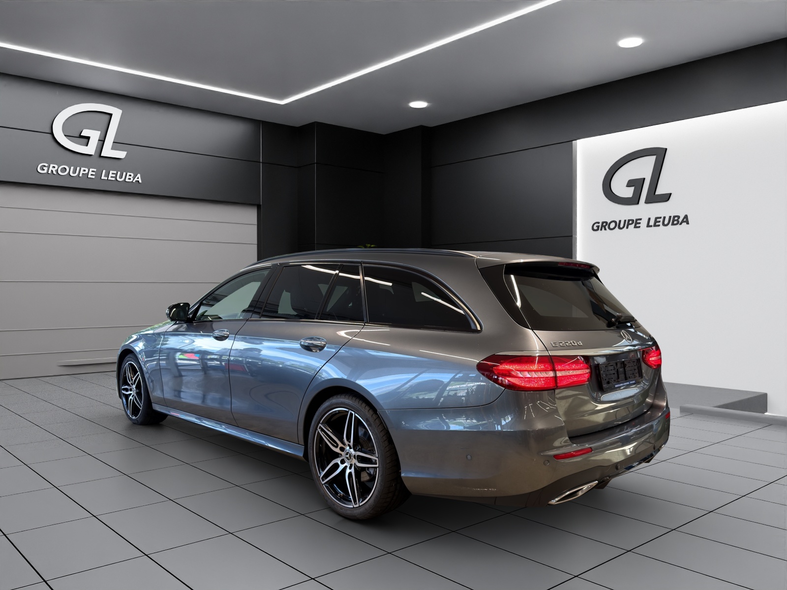 MERCEDES-BENZ E 220 d Swiss Star AMG 4M-image-3