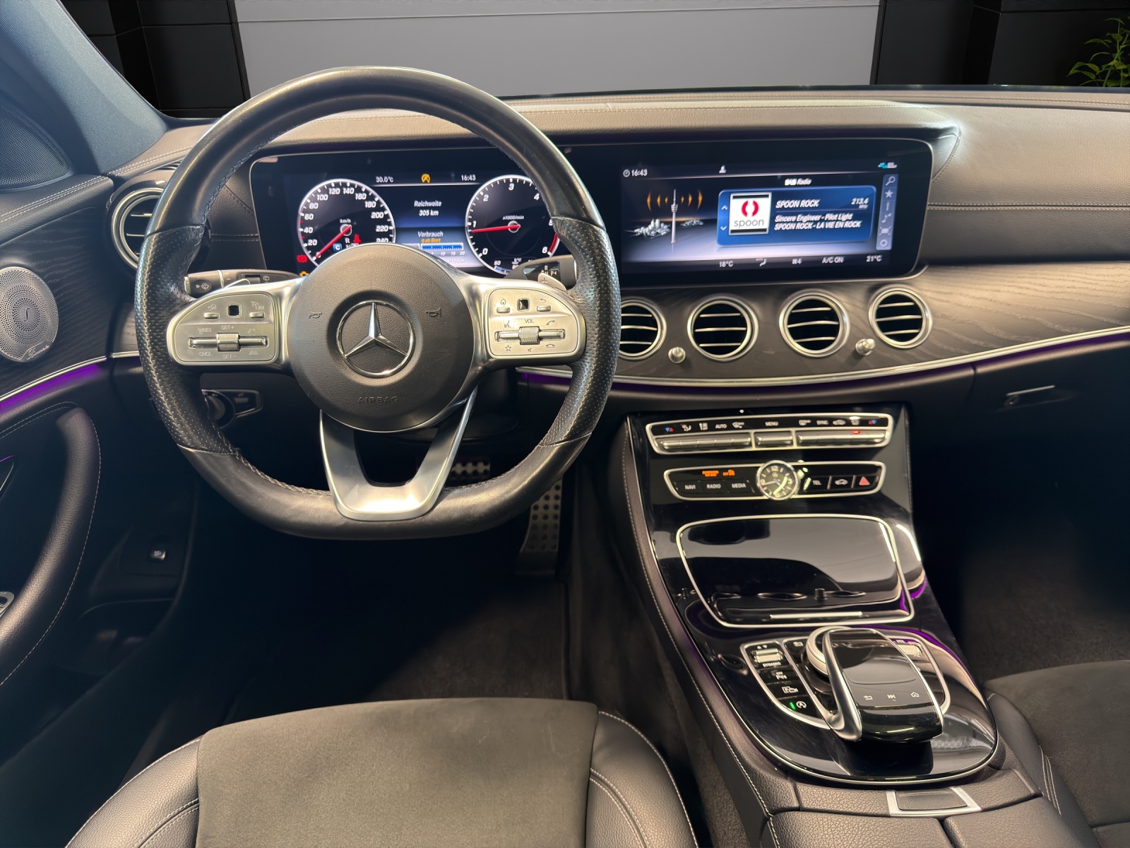 MERCEDES-BENZ E 220 d Swiss Star AMG 4M-image-7
