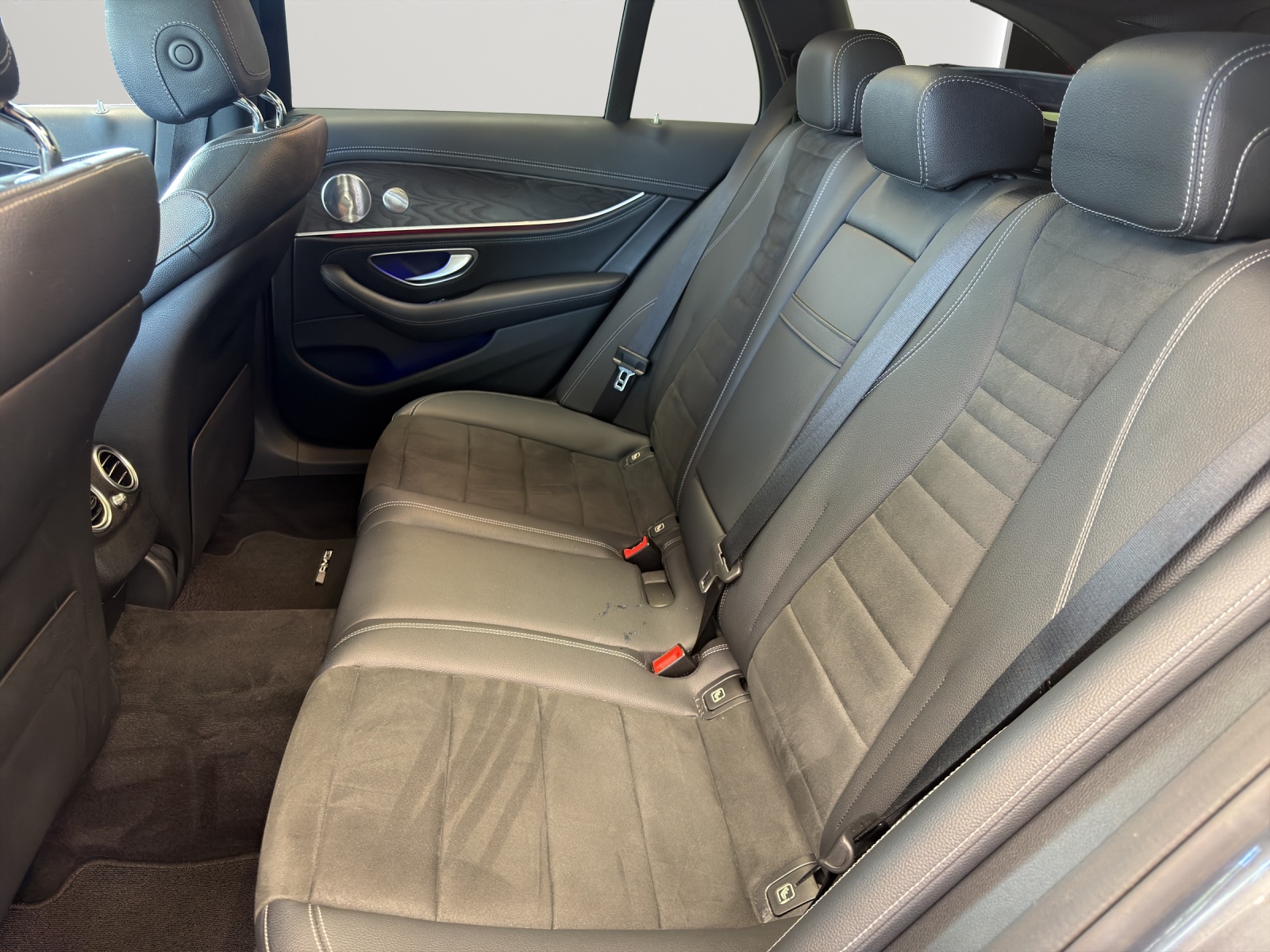 MERCEDES-BENZ E 220 d Swiss Star AMG 4M-image-14