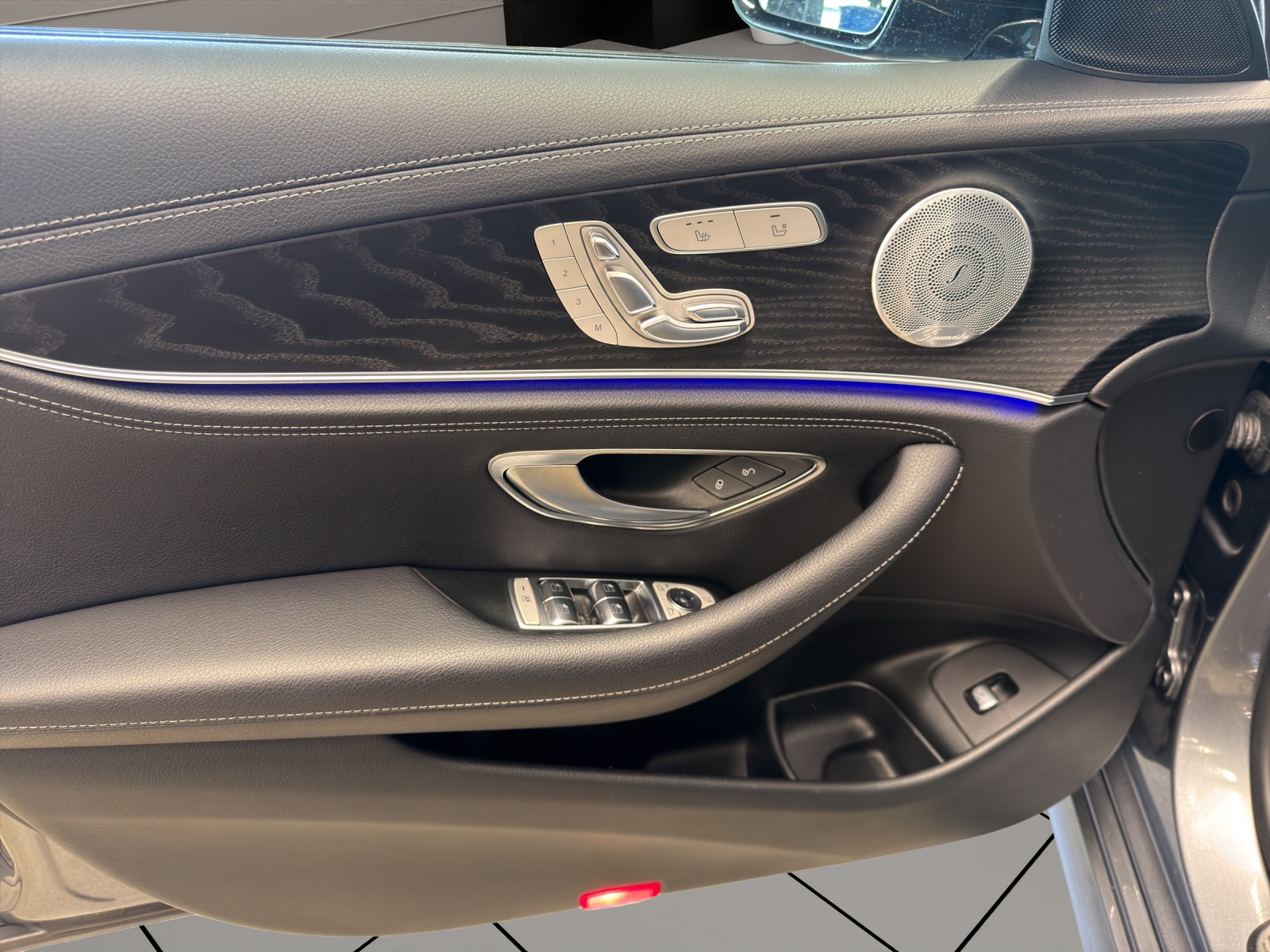 MERCEDES-BENZ E 220 d Swiss Star AMG 4M-image-9