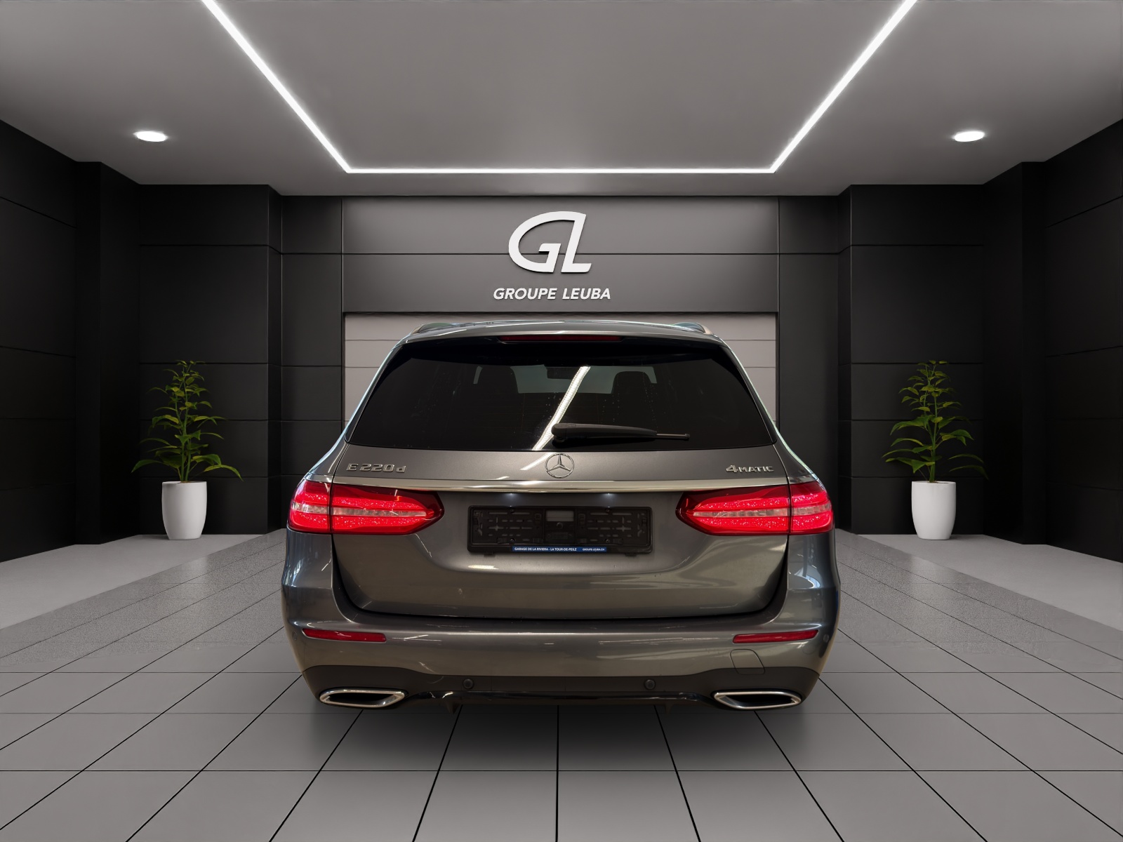 MERCEDES-BENZ E 220 d Swiss Star AMG 4M-image-4