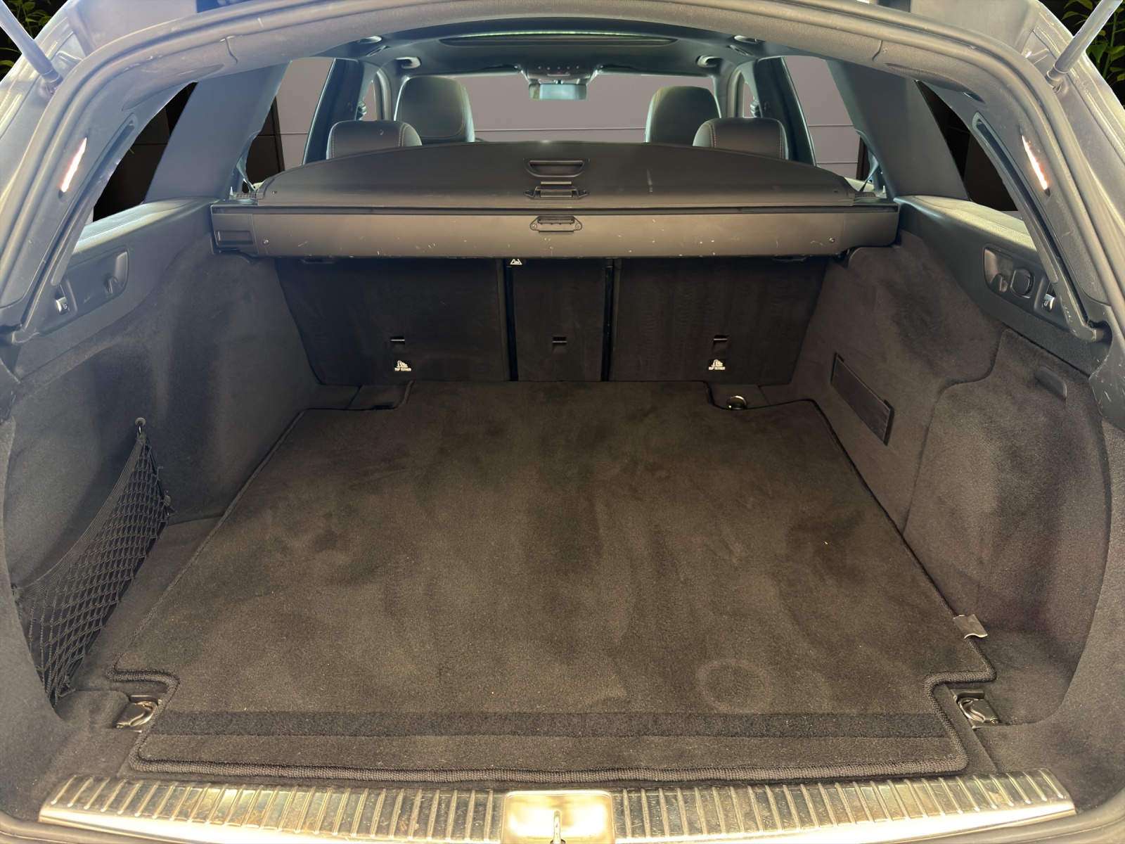 MERCEDES-BENZ E 220 d Swiss Star AMG 4M-image-15