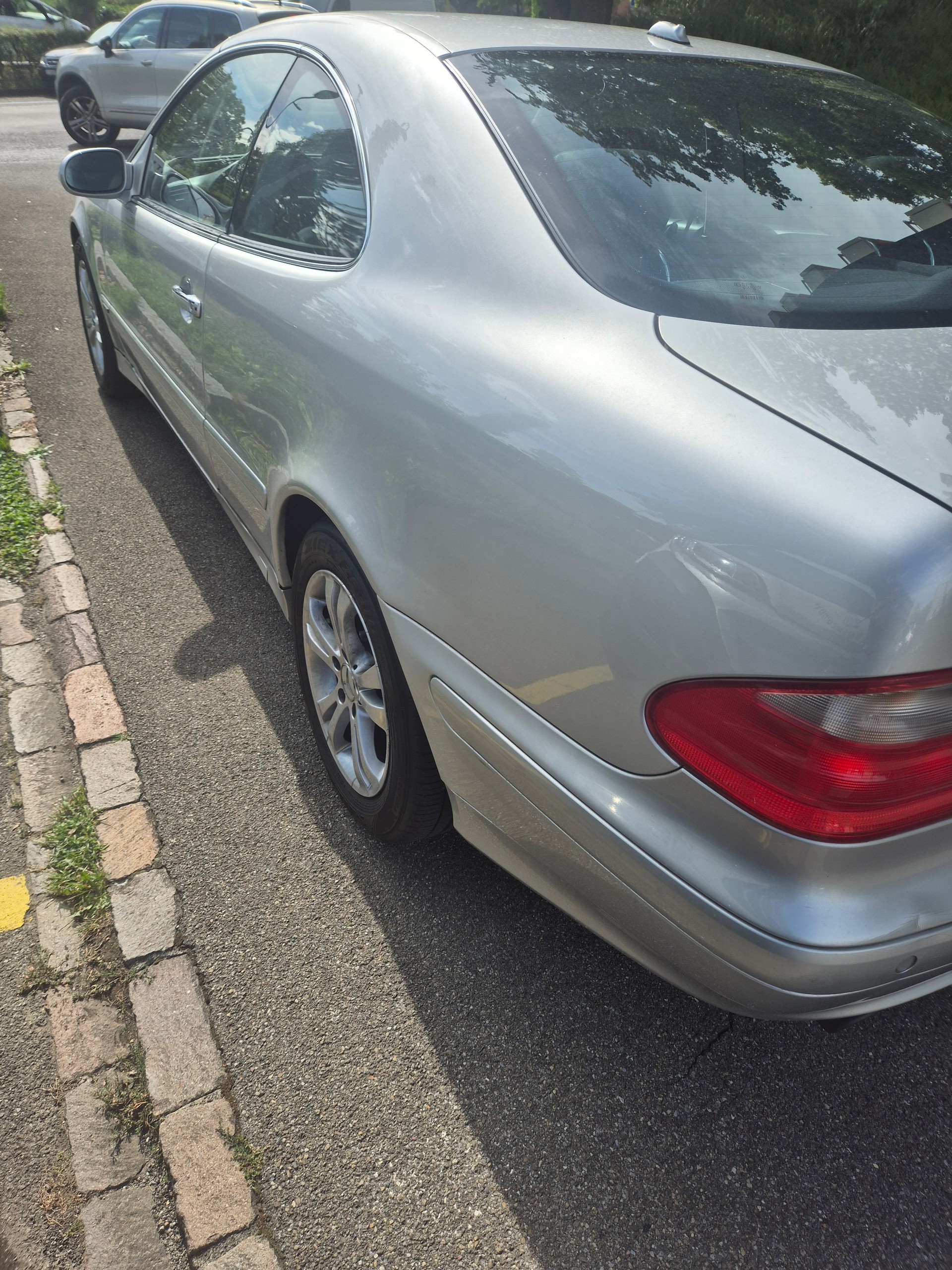 MERCEDES-BENZ CLK 200-image-1