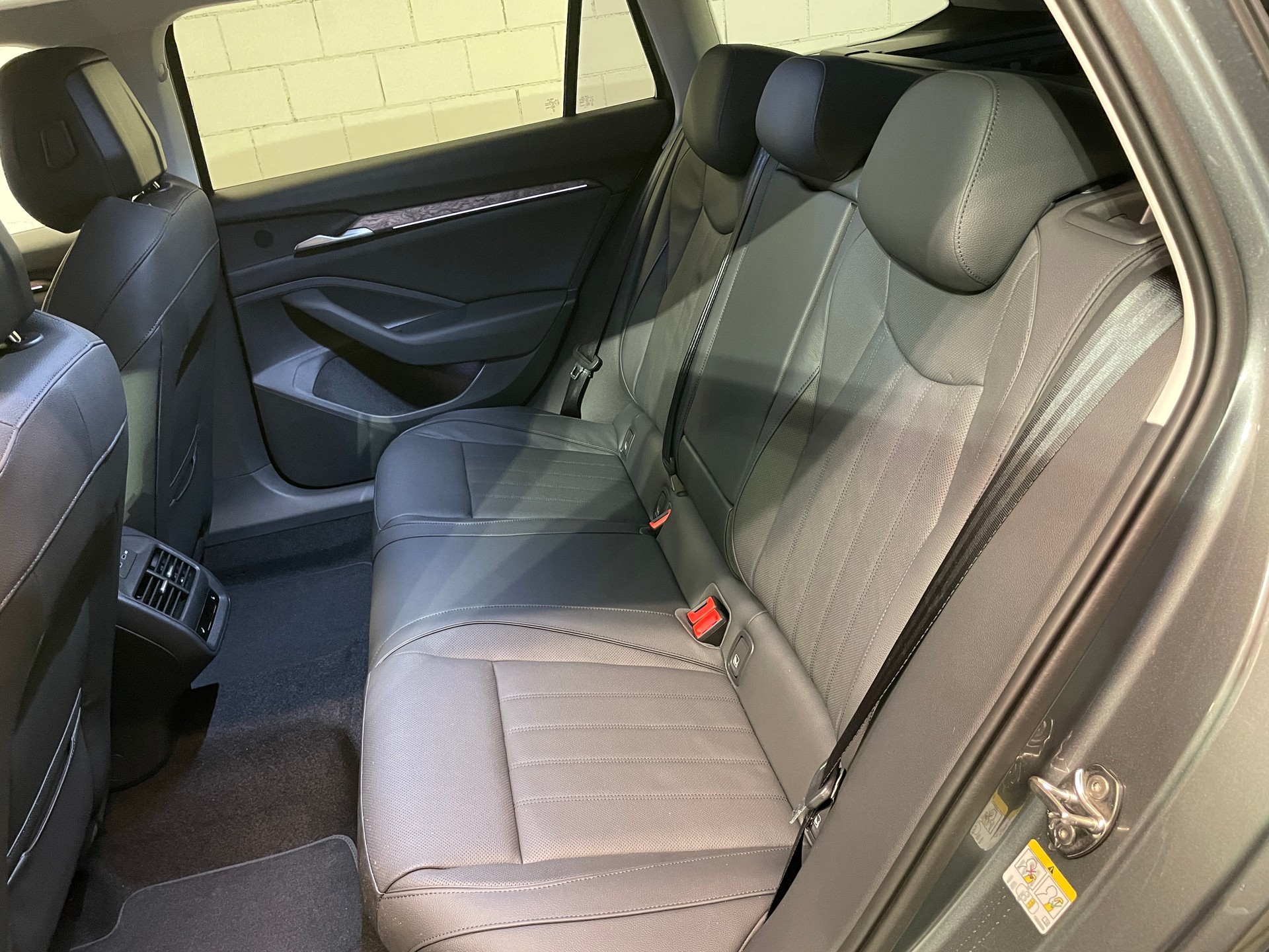 SKODA Superb Combi 2.0 TDi L&K 4x4 DSG-image-16
