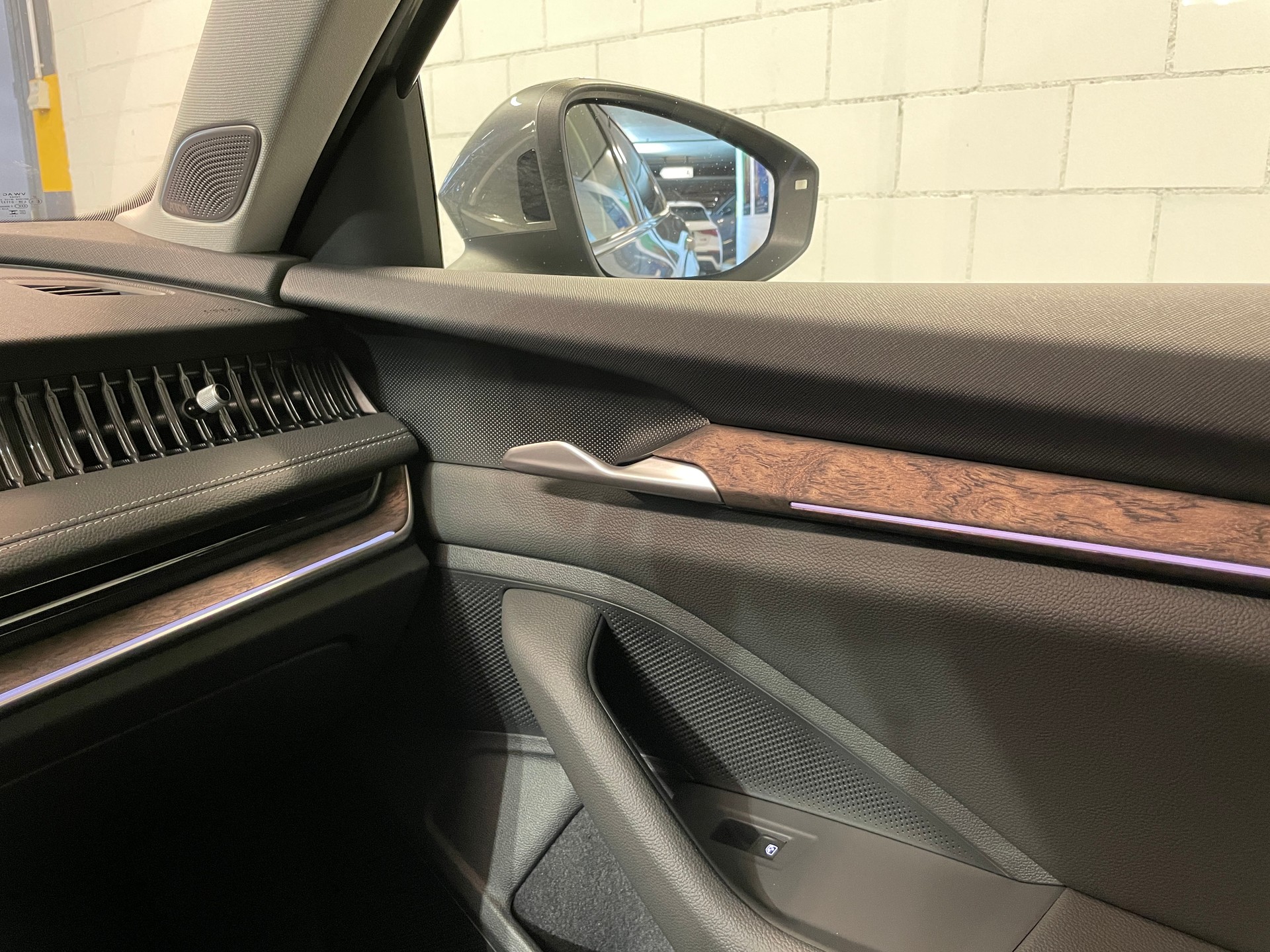 SKODA Superb Combi 2.0 TDi L&K 4x4 DSG-image-29