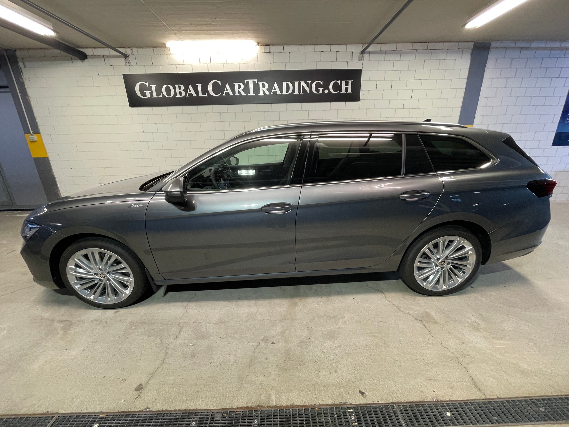 SKODA Superb Combi 2.0 TDi L&K 4x4 DSG-image-10