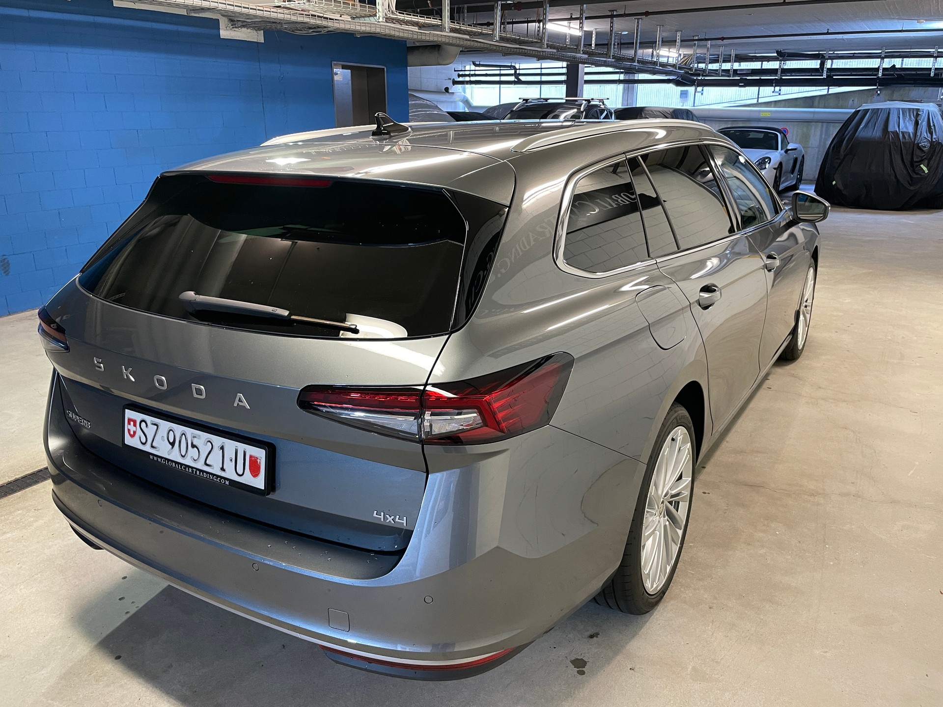 SKODA Superb Combi 2.0 TDi L&K 4x4 DSG-image-3