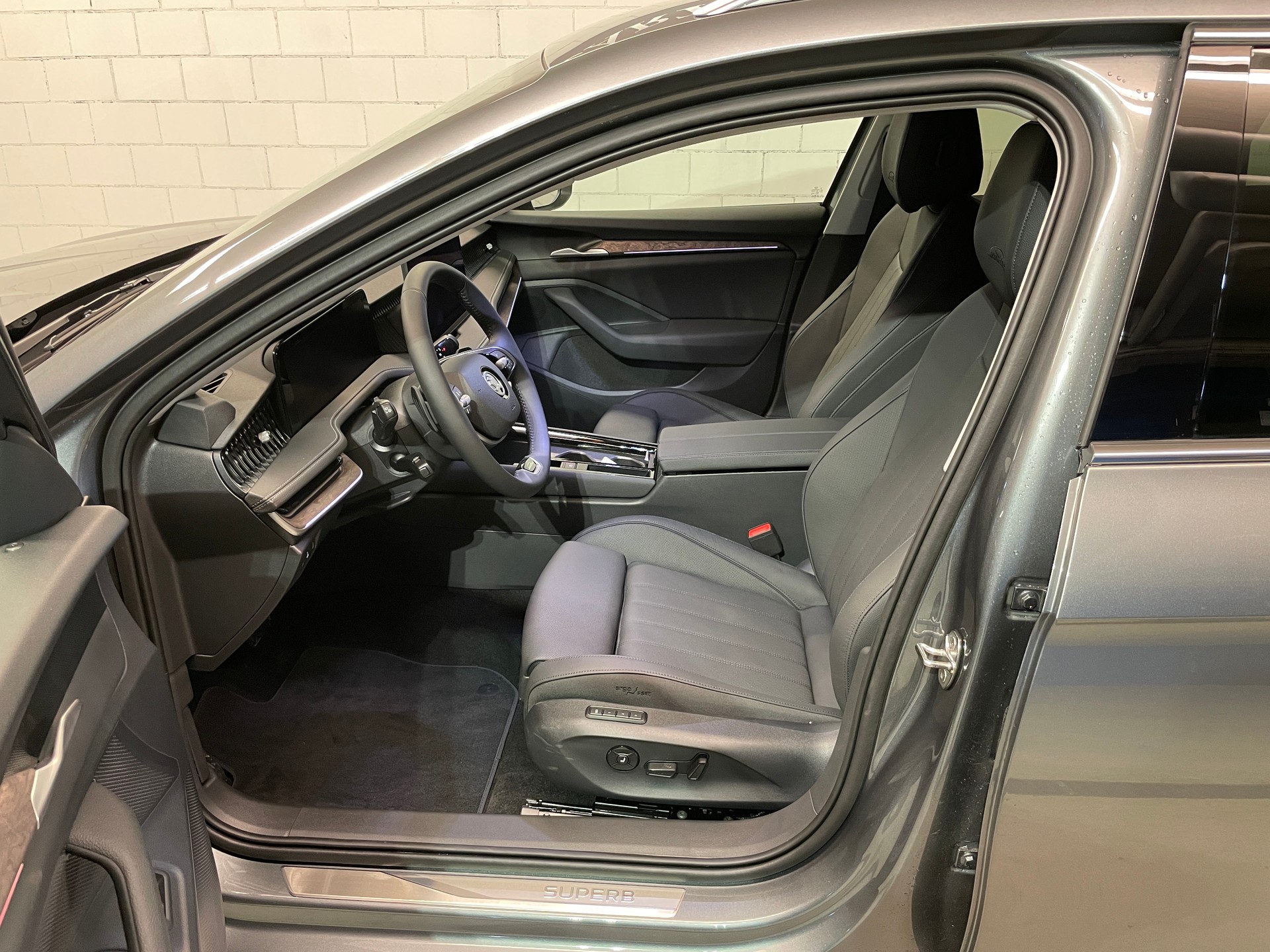 SKODA Superb Combi 2.0 TDi L&K 4x4 DSG-image-13