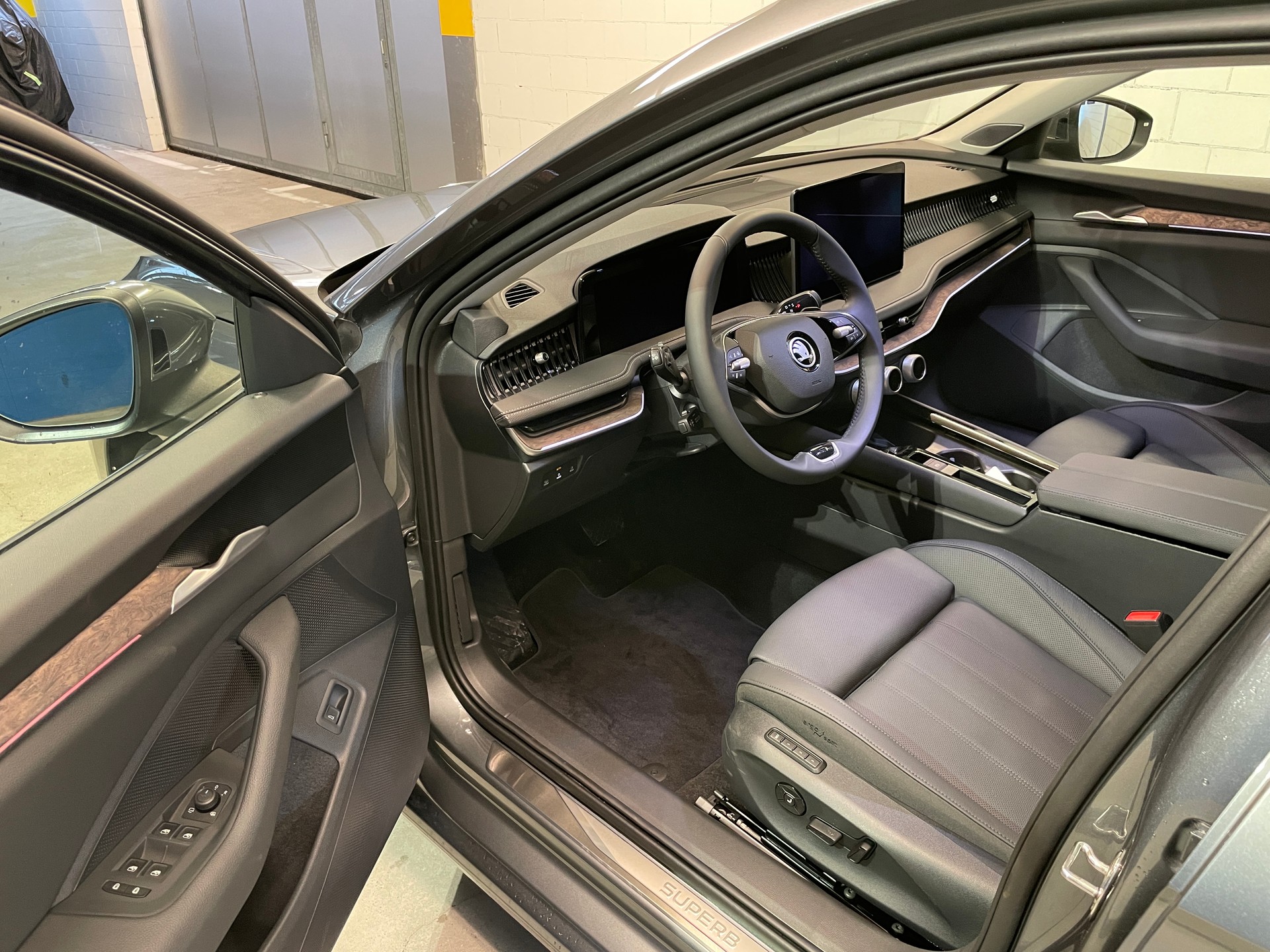 SKODA Superb Combi 2.0 TDi L&K 4x4 DSG-image-11