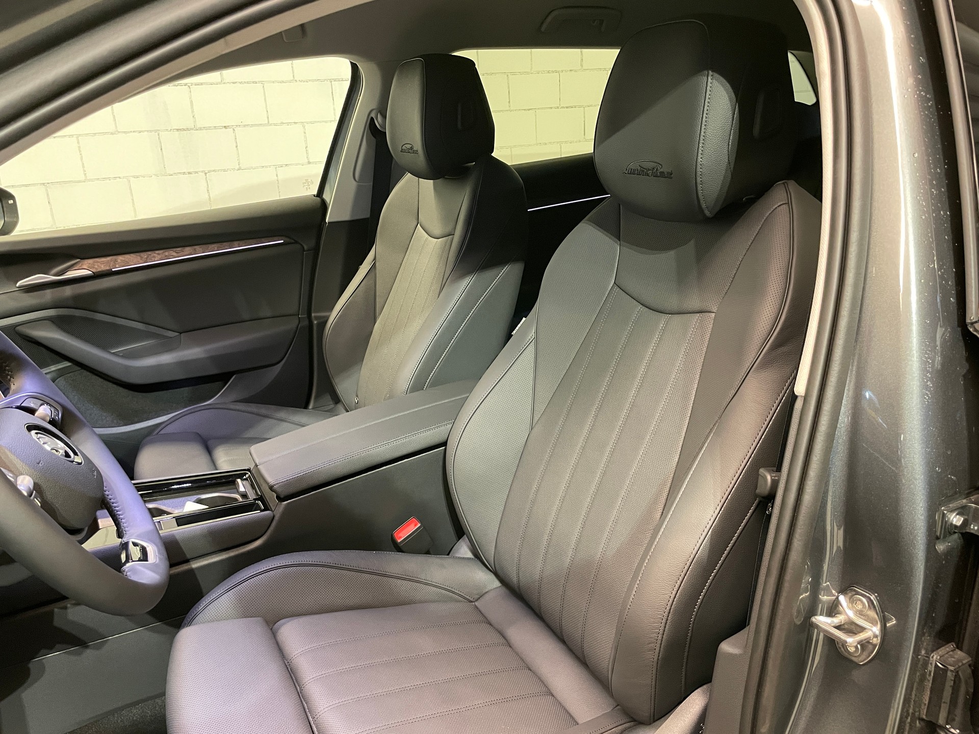 SKODA Superb Combi 2.0 TDi L&K 4x4 DSG-image-14