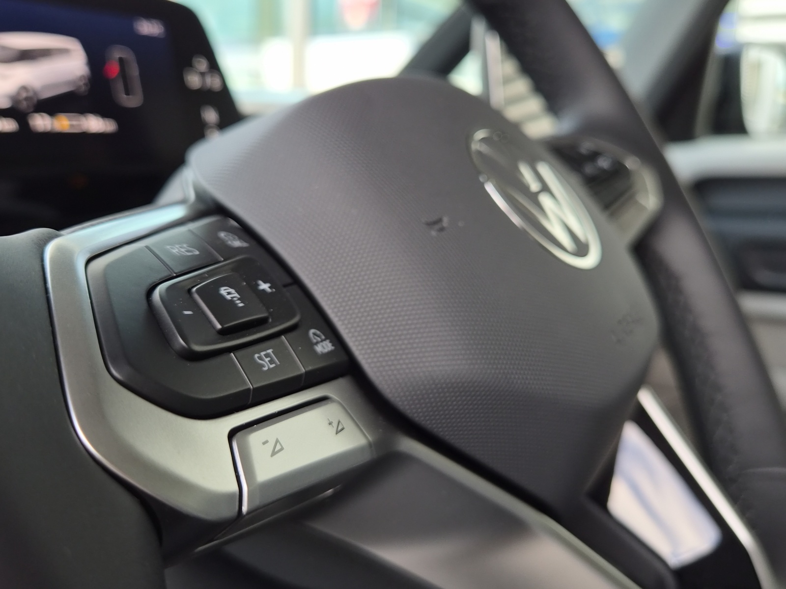 VW ID.Buzz LWB Pro 4 Motion-image-16