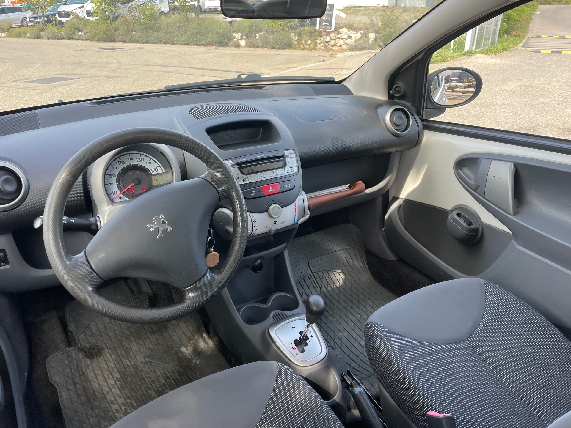 PEUGEOT 107 1.0 City Move 2-Tronic-image-13