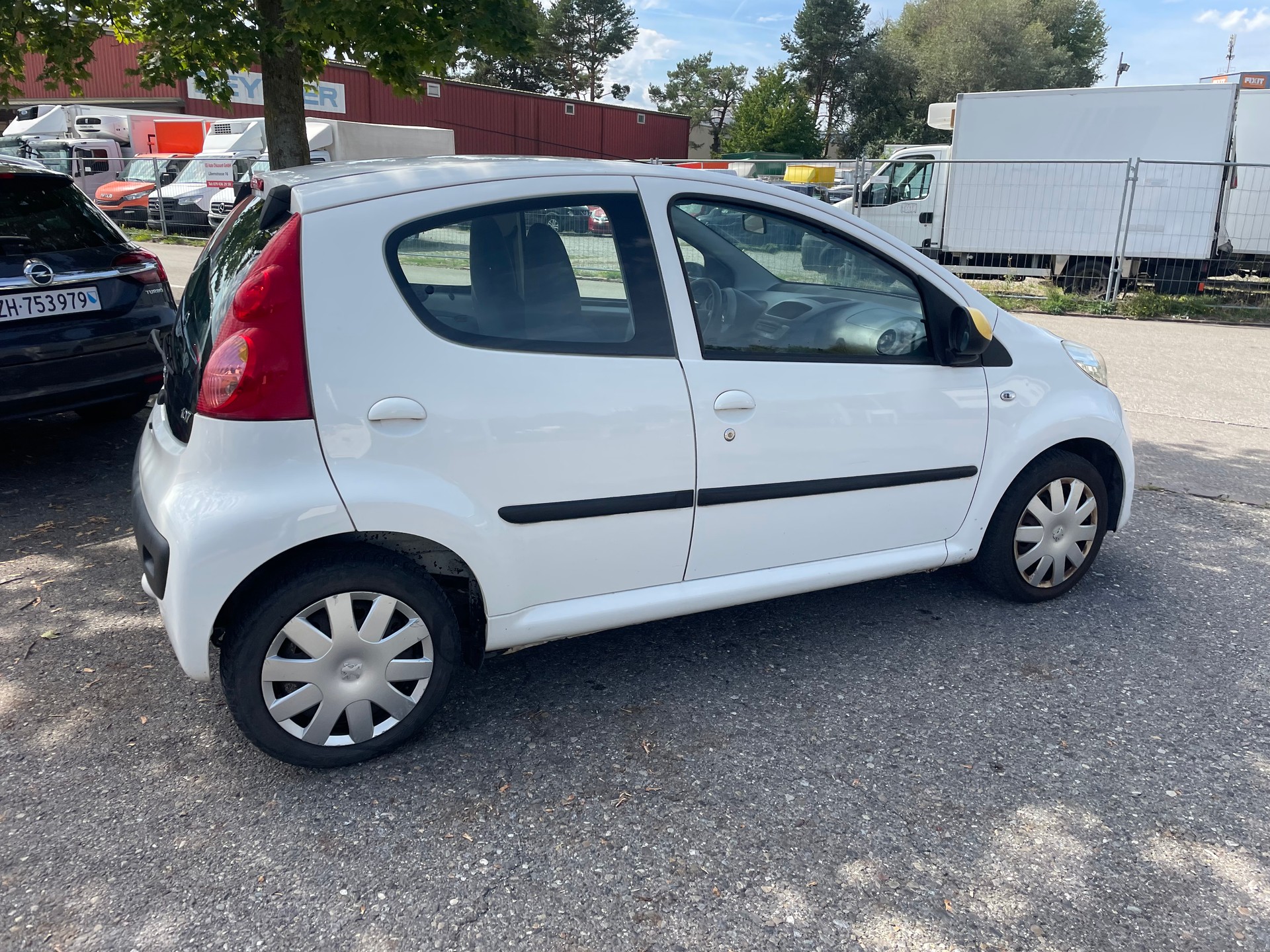 PEUGEOT 107 1.0 City Move 2-Tronic-image-6