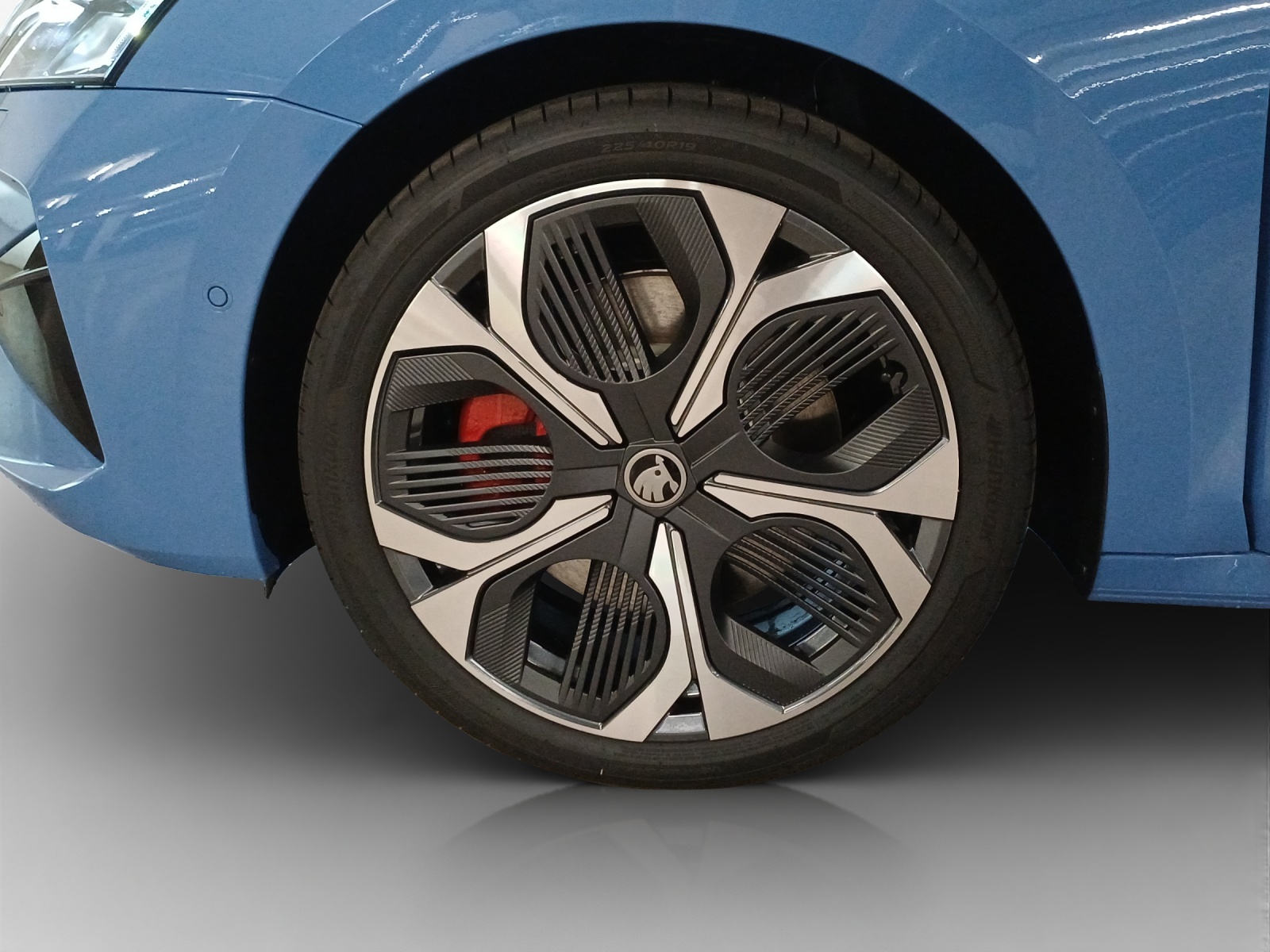 SKODA Octavia Combi 2.0 TSI DSG RS 30 Years Edition-image-13