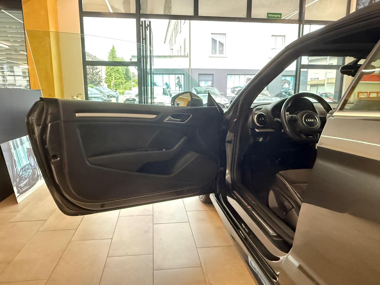 AUDI A3 Cabriolet 1.8 TFSI Ambition S-tronic-image-12