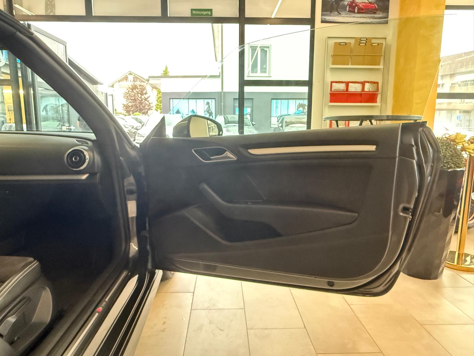 AUDI A3 Cabriolet 1.8 TFSI Ambition S-tronic-image-15
