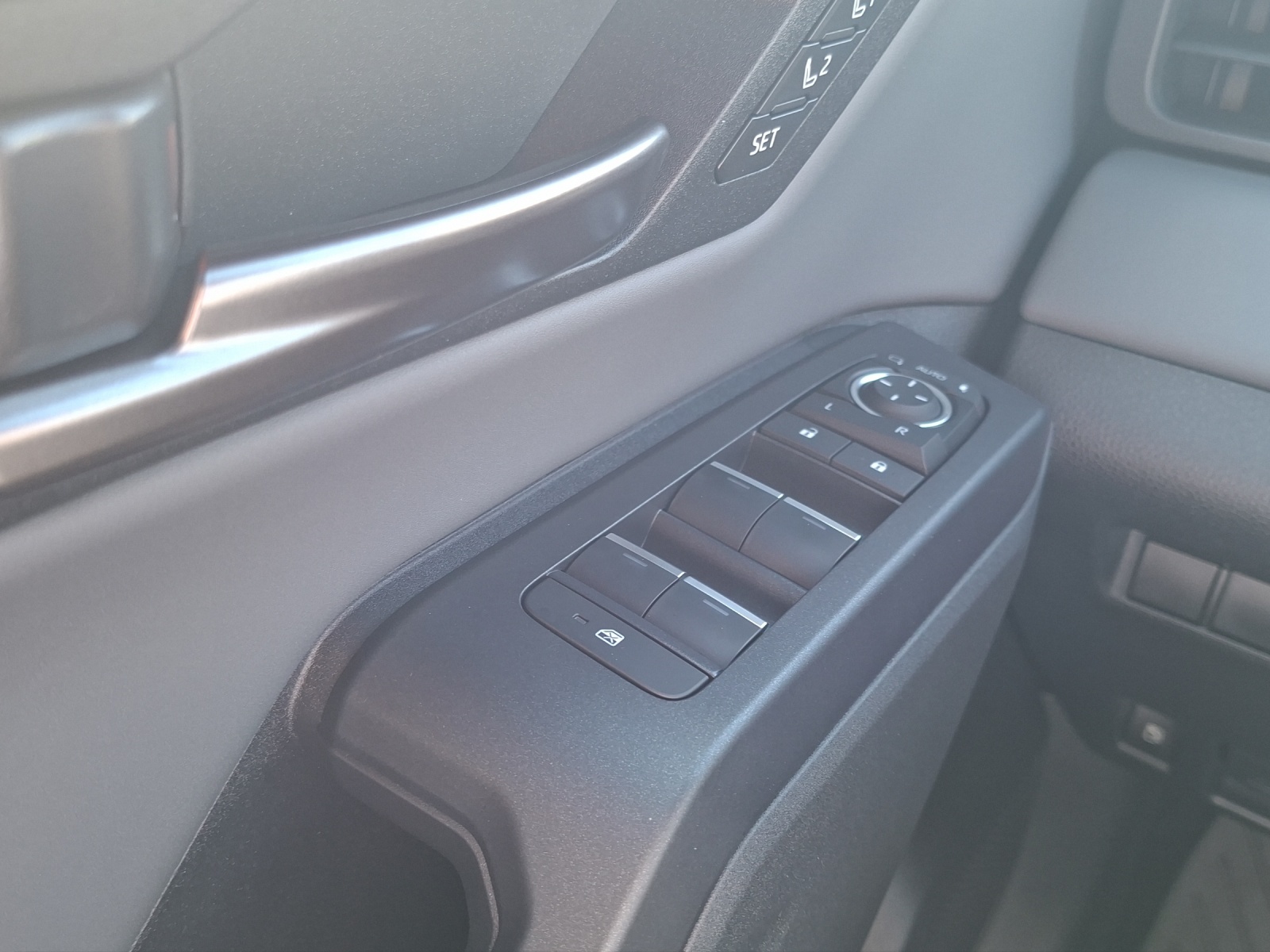 SUZUKI Across 2.5 PHEV Compact Top 4x4-image-12