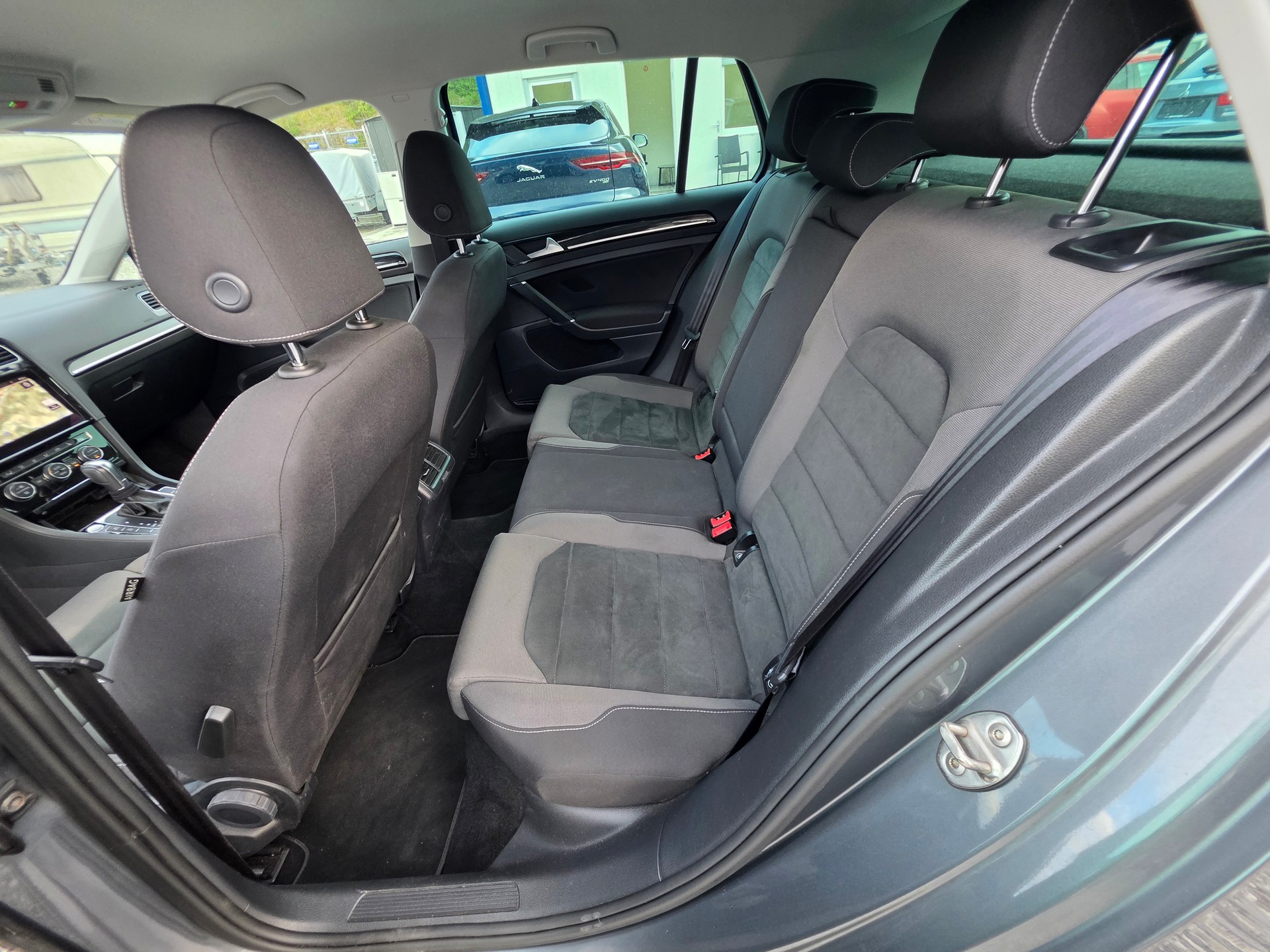 VW Golf 2.0 TDI Highline Swiss Line Limited 4M DSG-image-10