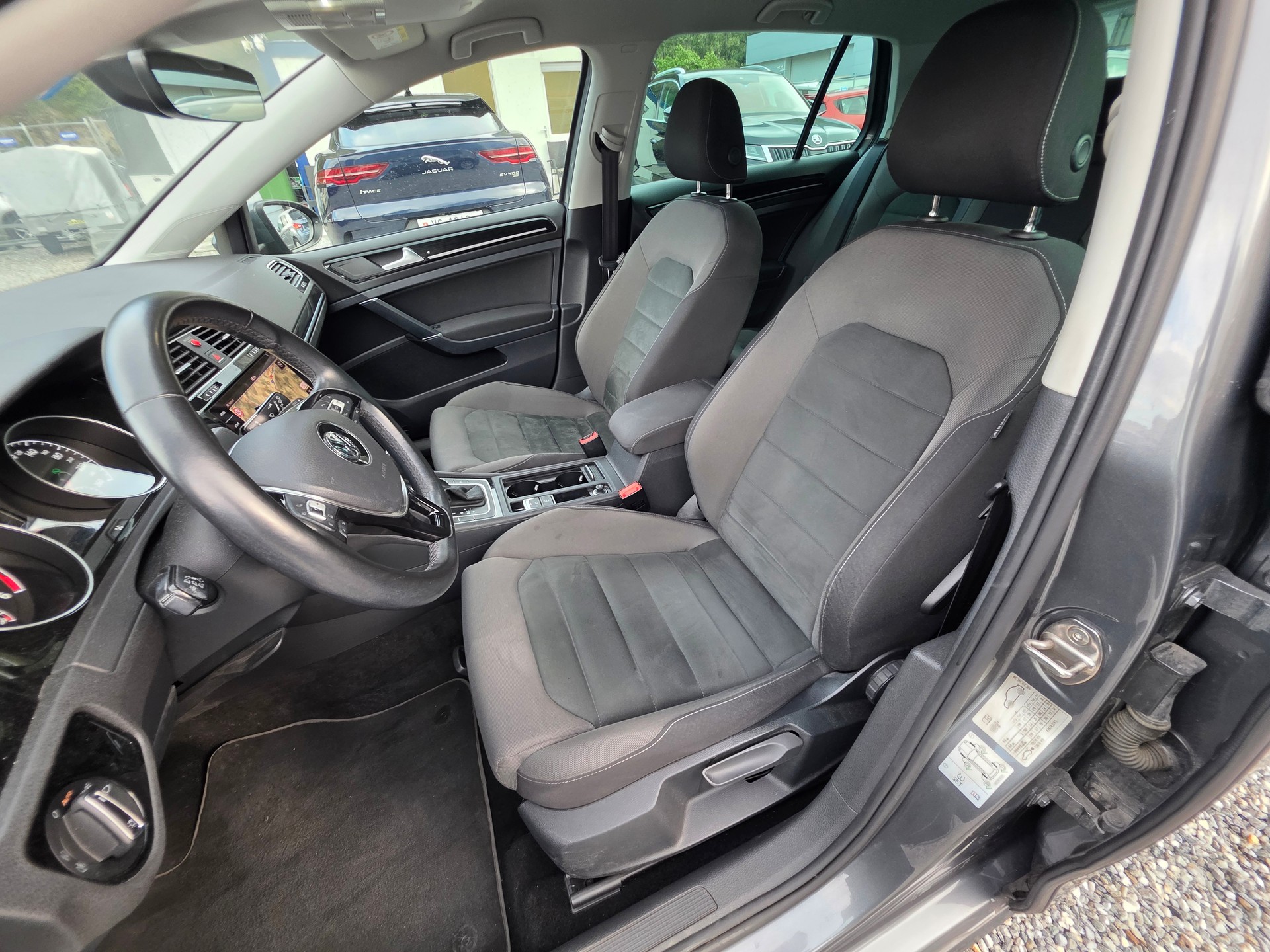 VW Golf 2.0 TDI Highline Swiss Line Limited 4M DSG-image-9