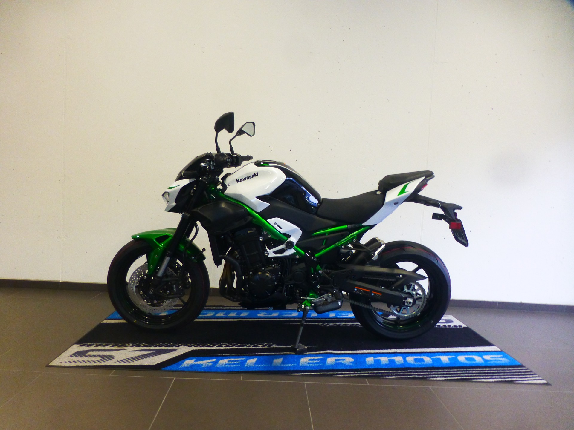 KAWASAKI Z 900 (35kW) MY 2027-showroom-element-1