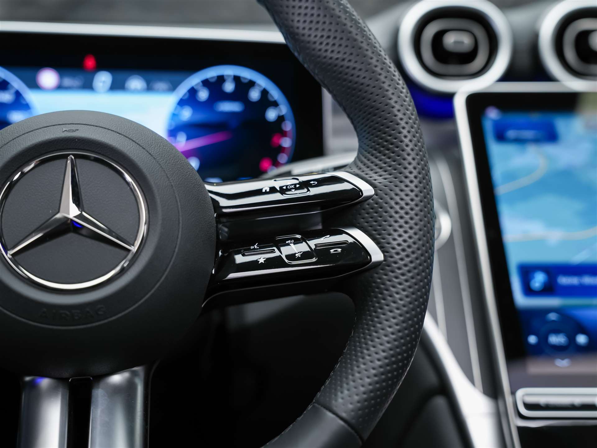 MERCEDES-BENZ GLC 300 4Matic AMG Line 9G-Tronic *Facelift*21" Felgen*Panorama*AHK*360° Kamera*-image-31