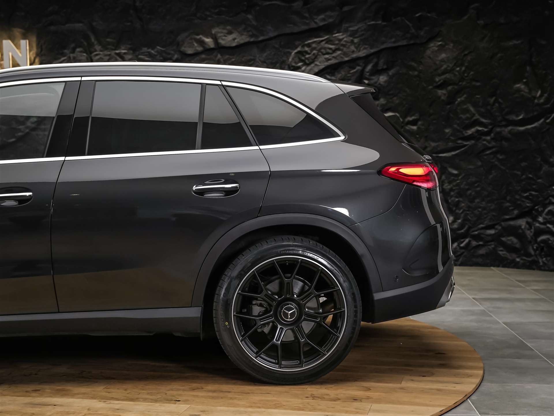 MERCEDES-BENZ GLC 300 4Matic AMG Line 9G-Tronic *Facelift*21" Felgen*Panorama*AHK*360° Kamera*-image-19