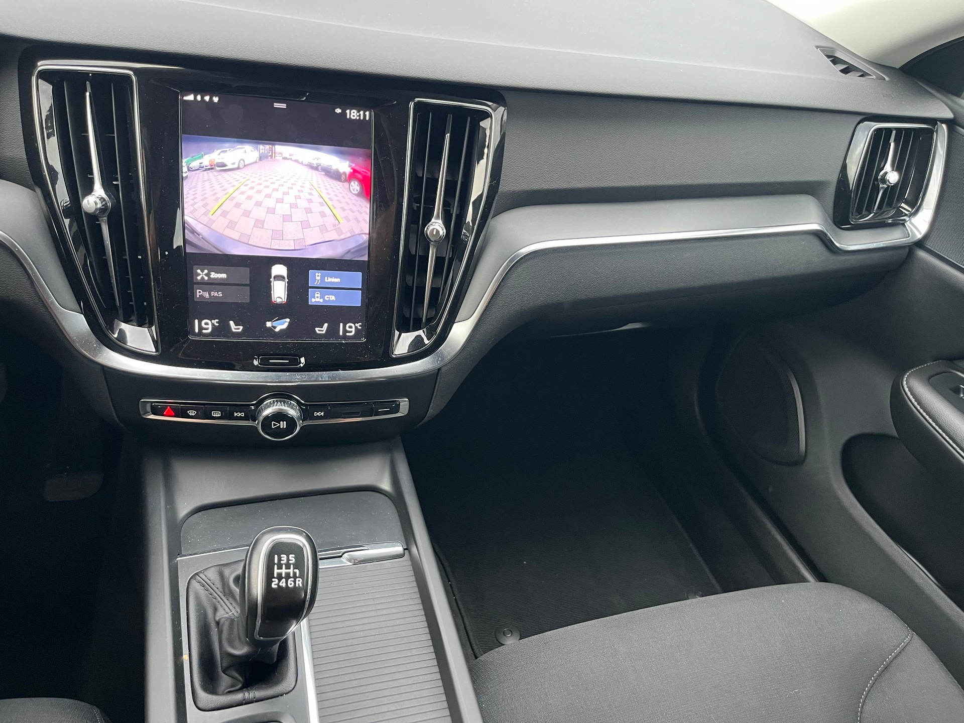 VOLVO V60 D3 Momentum-image-15