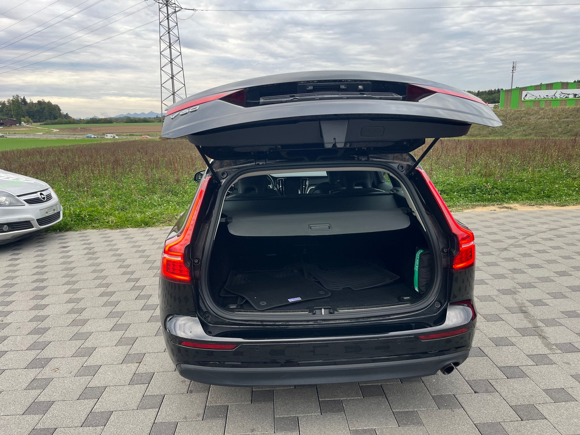 VOLVO V60 D3 Momentum-image-8
