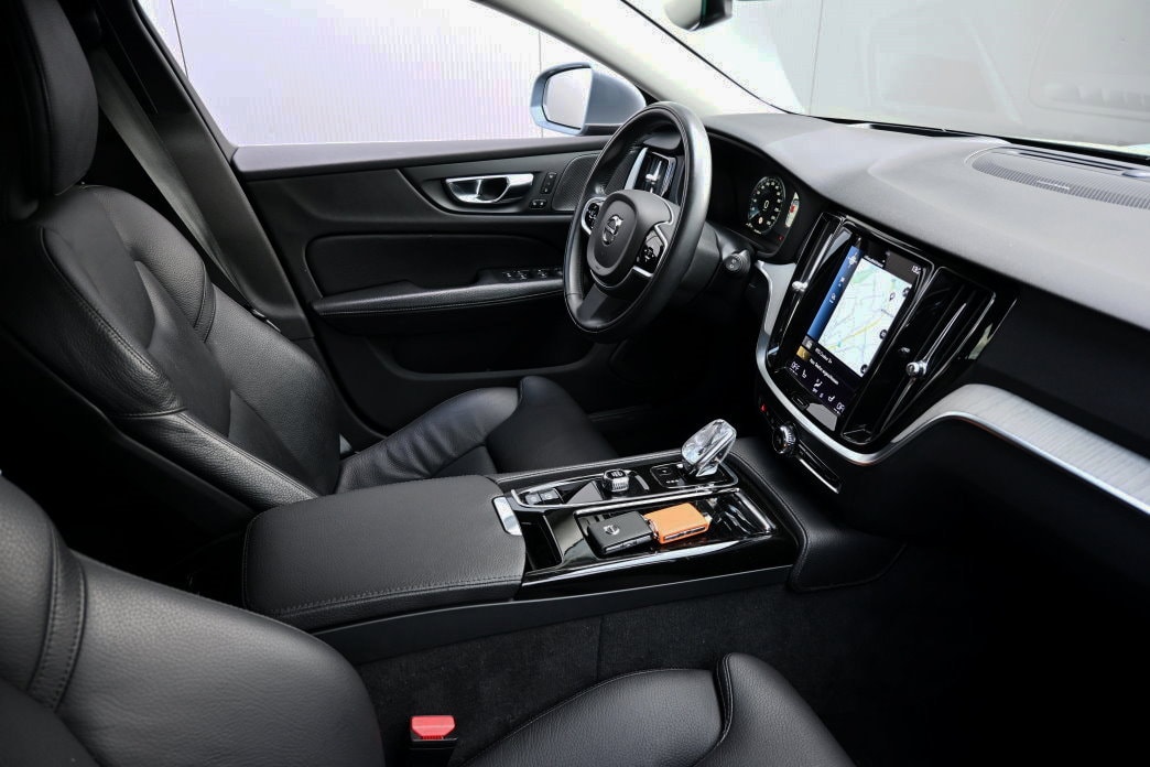 VOLVO V60 T6 eAWD Twin Engine Inscription Geartronic-image-4