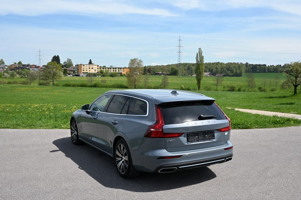 VOLVO V60 T6 eAWD Twin Engine Inscription Geartronic-image-3