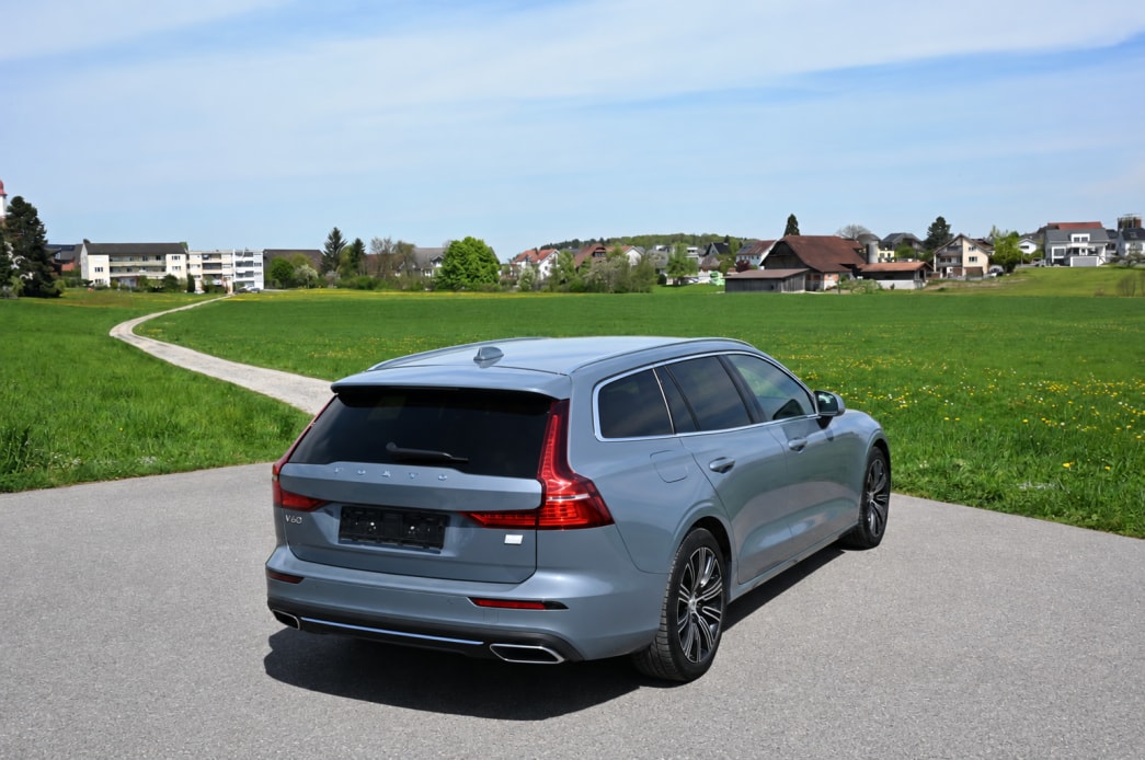 VOLVO V60 T6 eAWD Twin Engine Inscription Geartronic-image-2