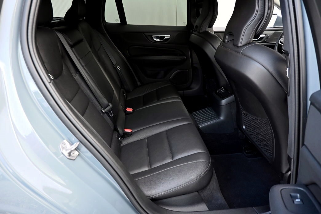 VOLVO V60 T6 eAWD Twin Engine Inscription Geartronic-image-5
