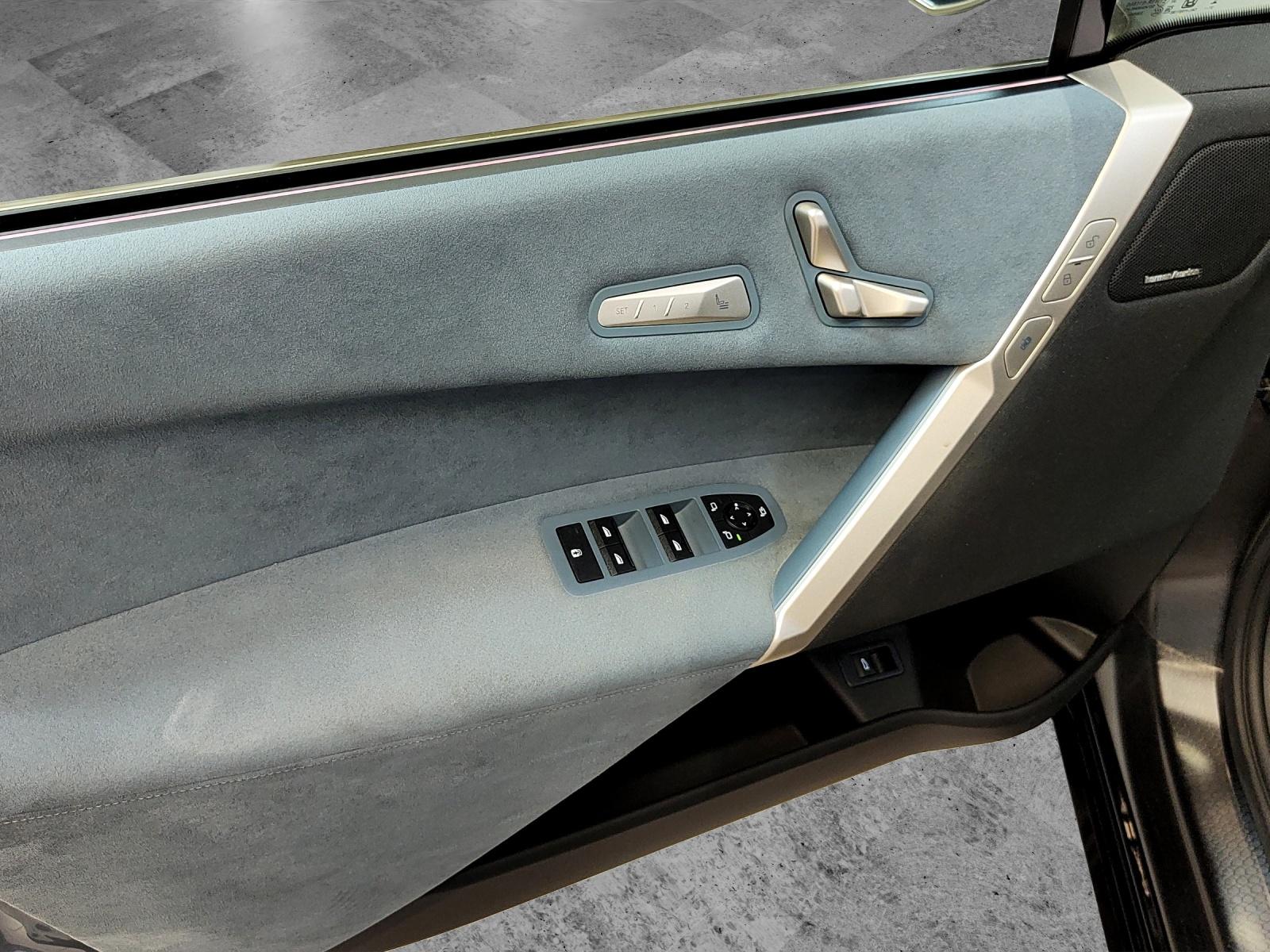 BMW iX xDrive40-image-14