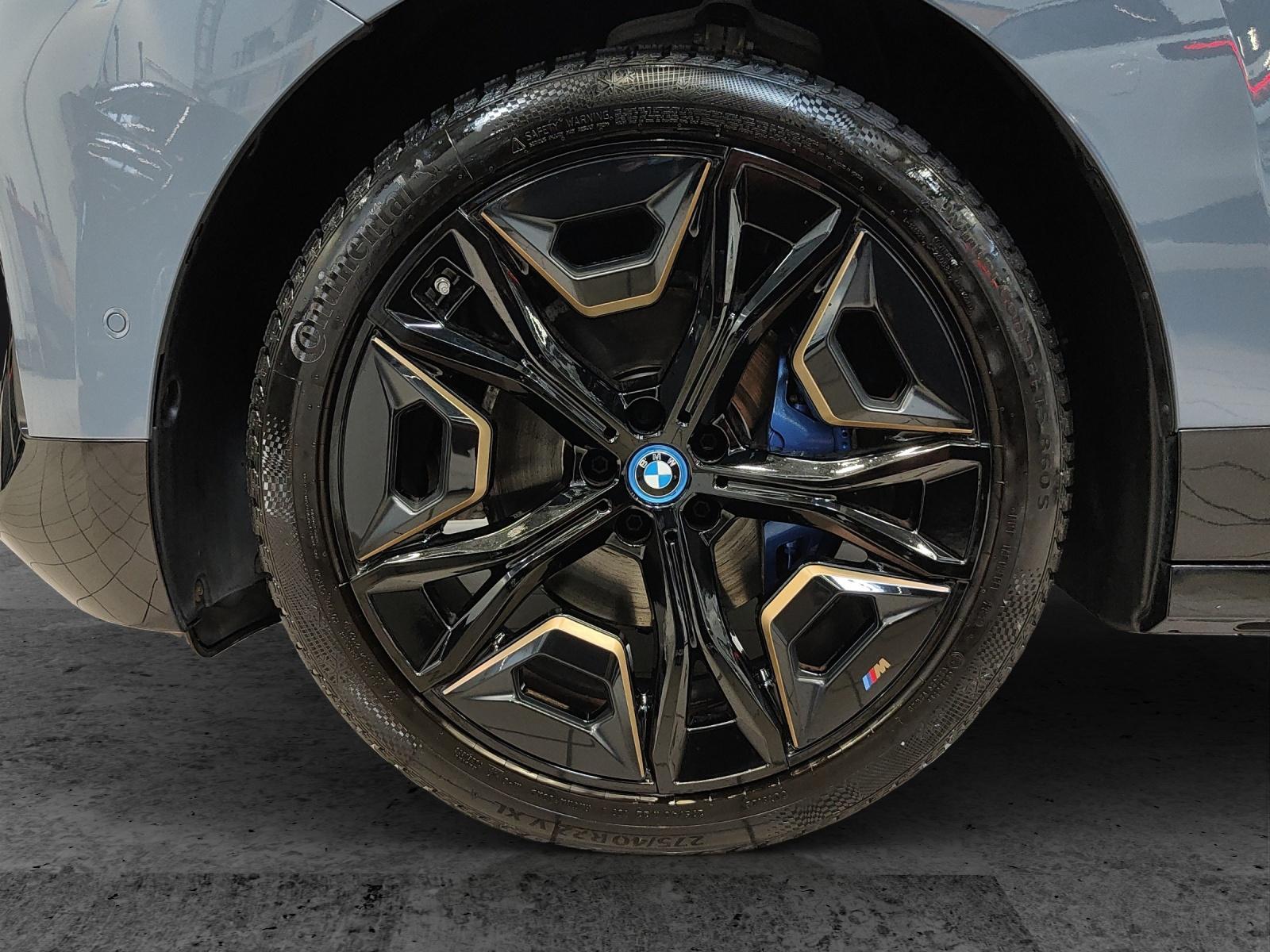 BMW iX xDrive40-image-8
