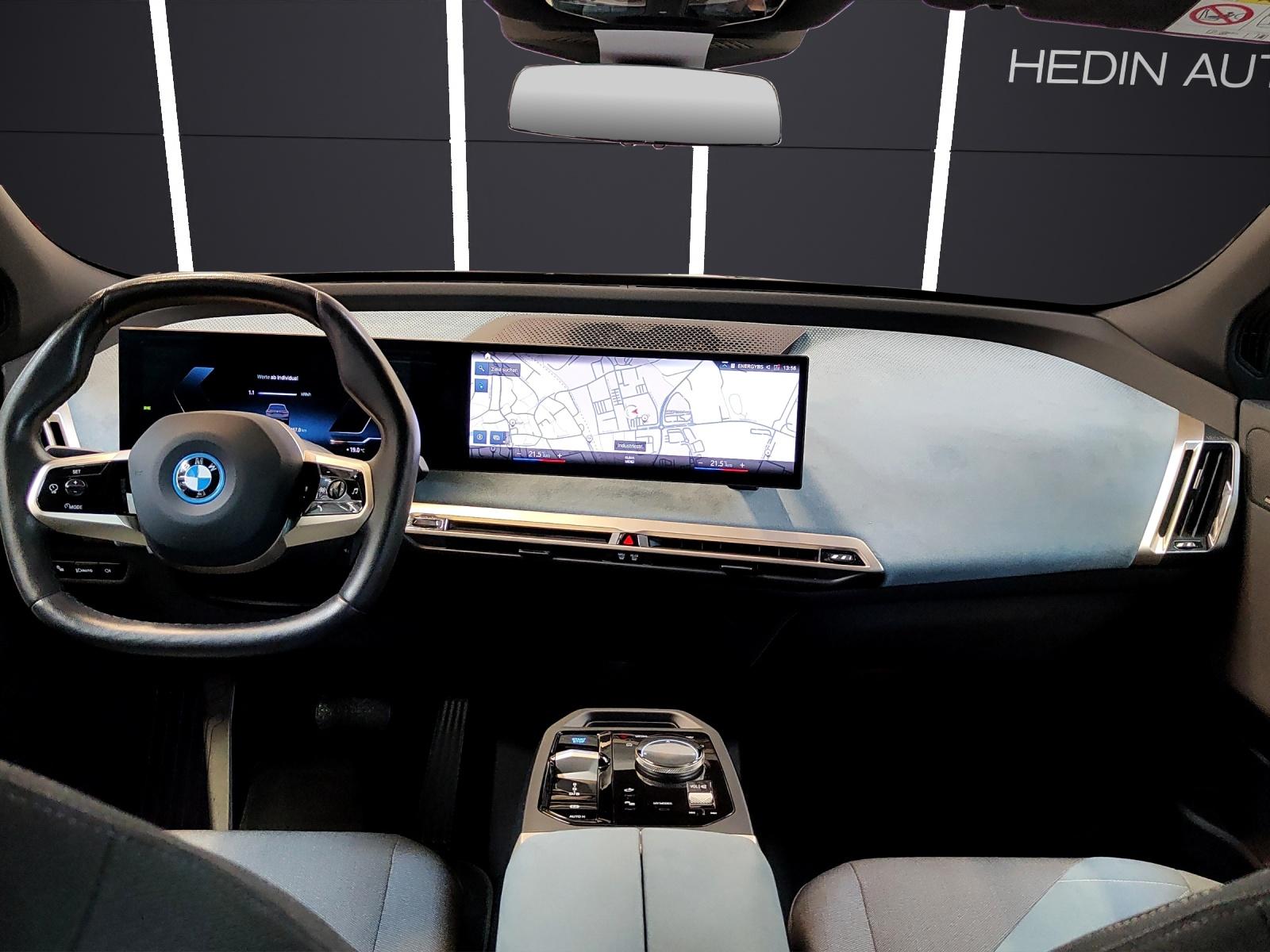 BMW iX xDrive40-image-18
