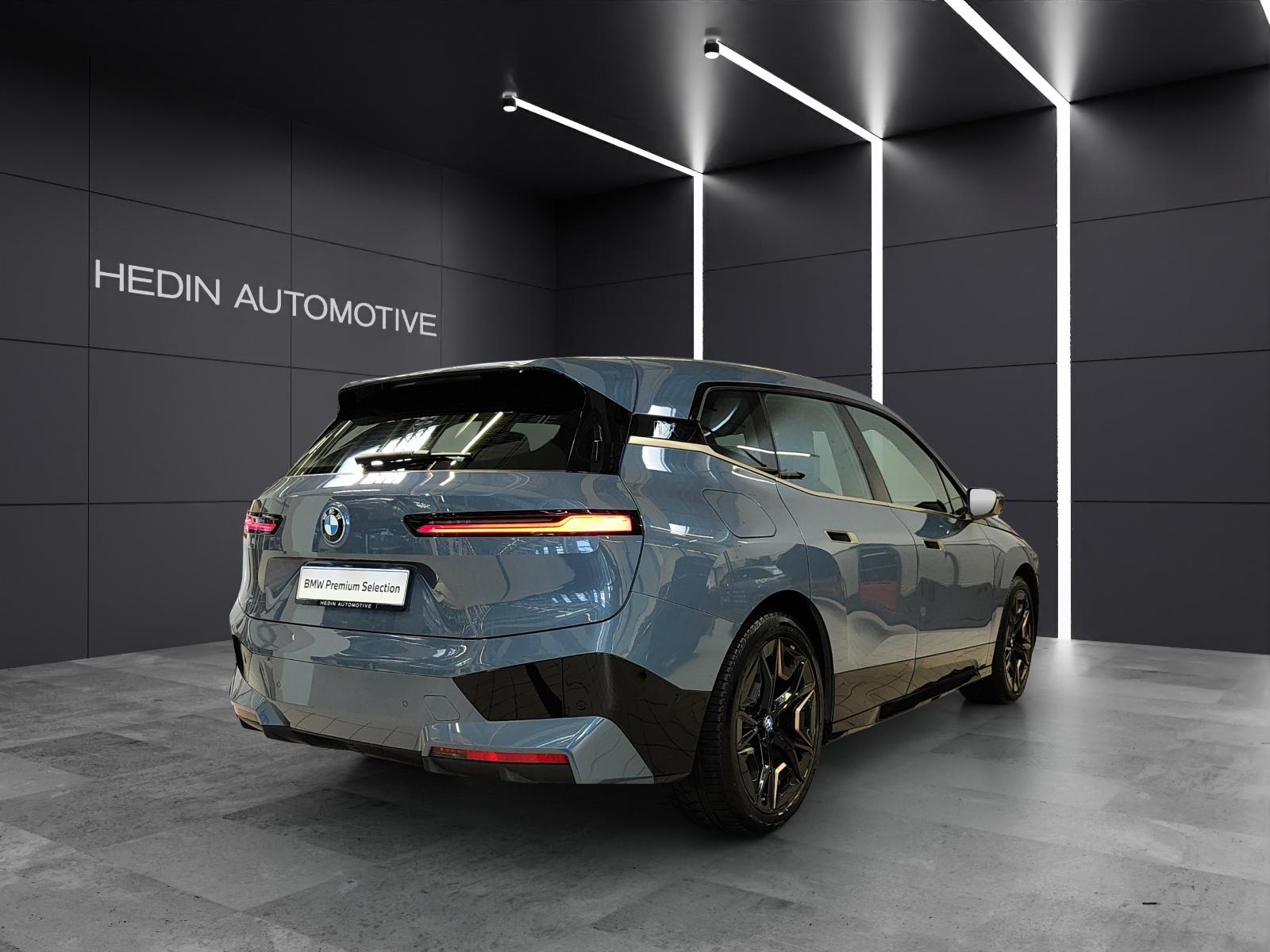 BMW iX xDrive40-image-5