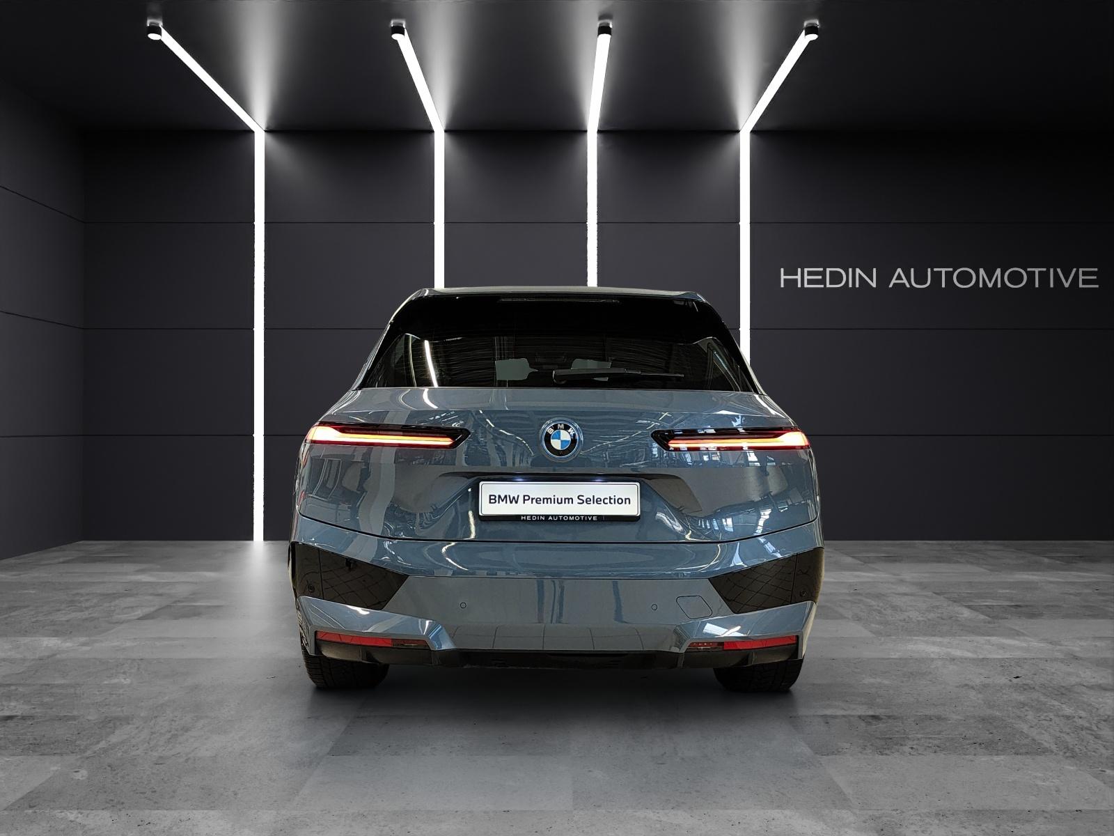 BMW iX xDrive40-image-4