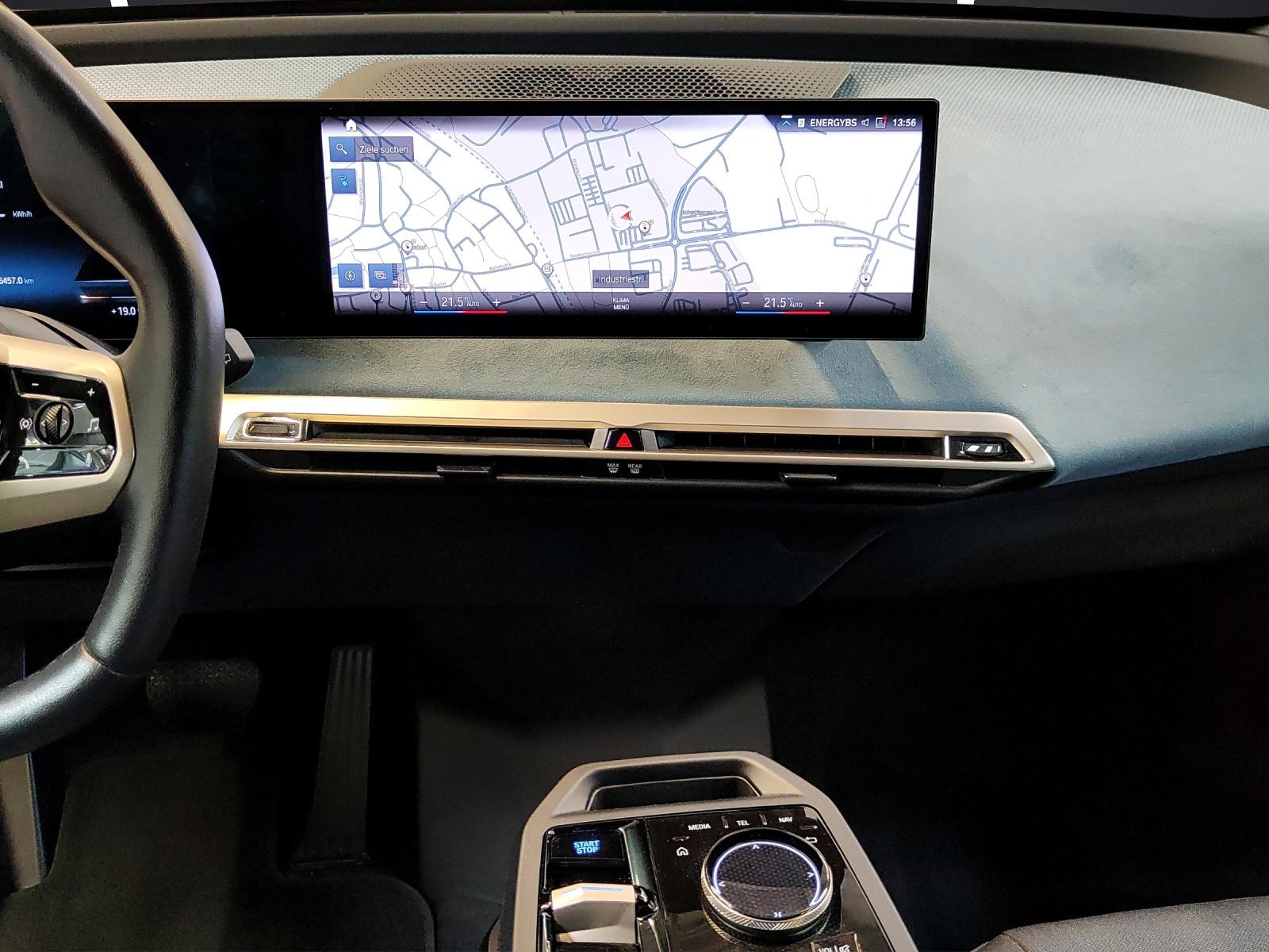 BMW iX xDrive40-image-13